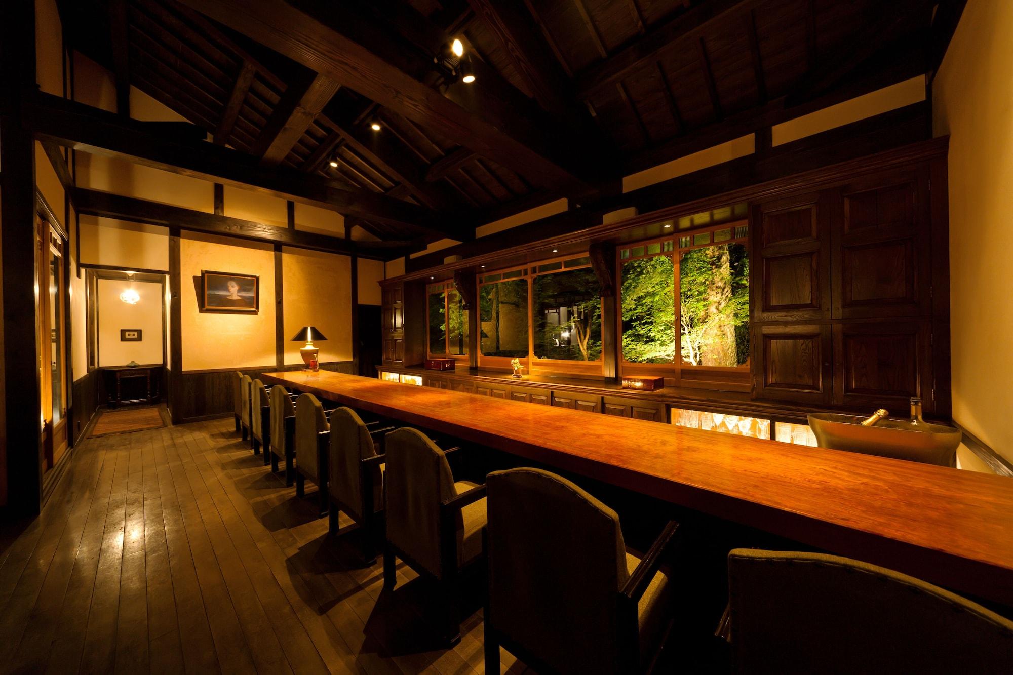 Bar/Salón Nihon No Ashitaba