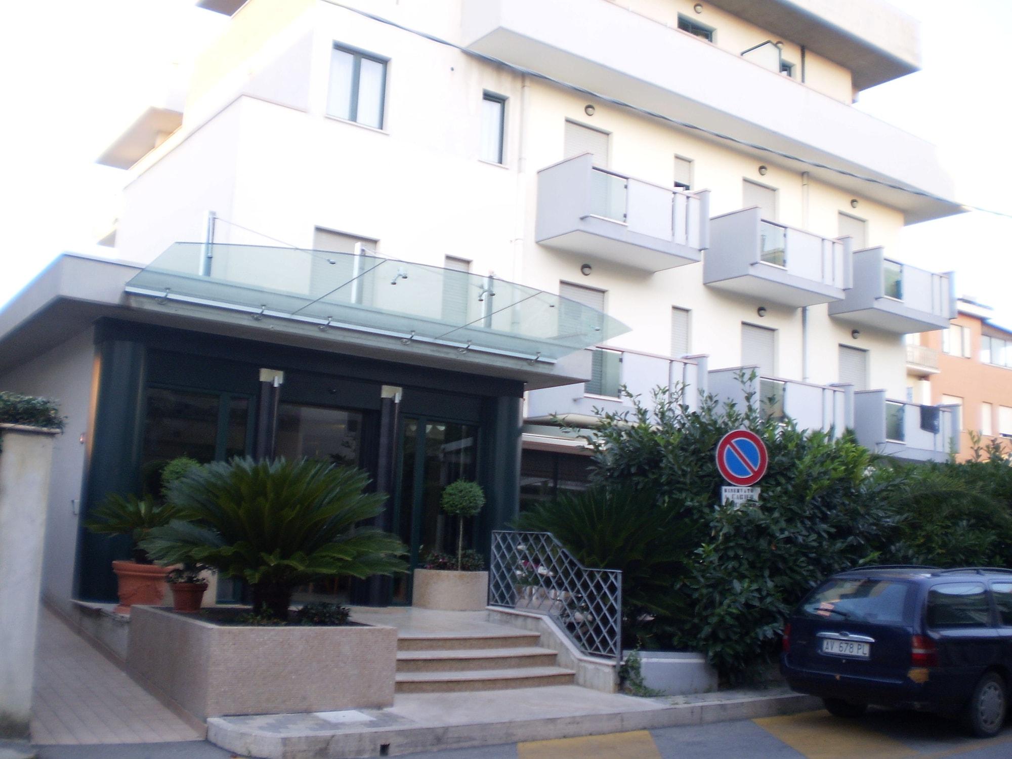 Varios Hotel La Perla