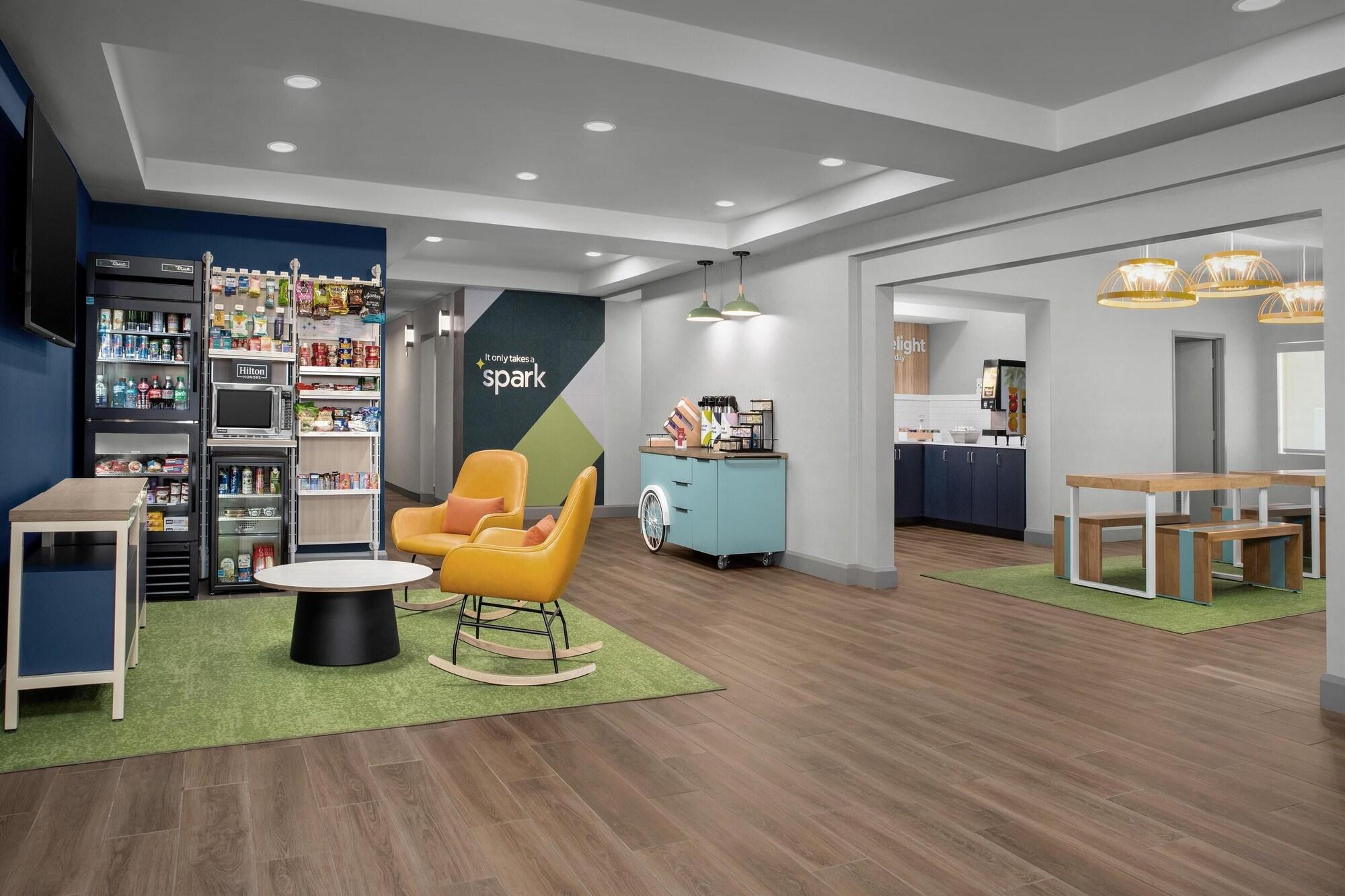 Vista Lobby Spark By Hilton Tucson Airport