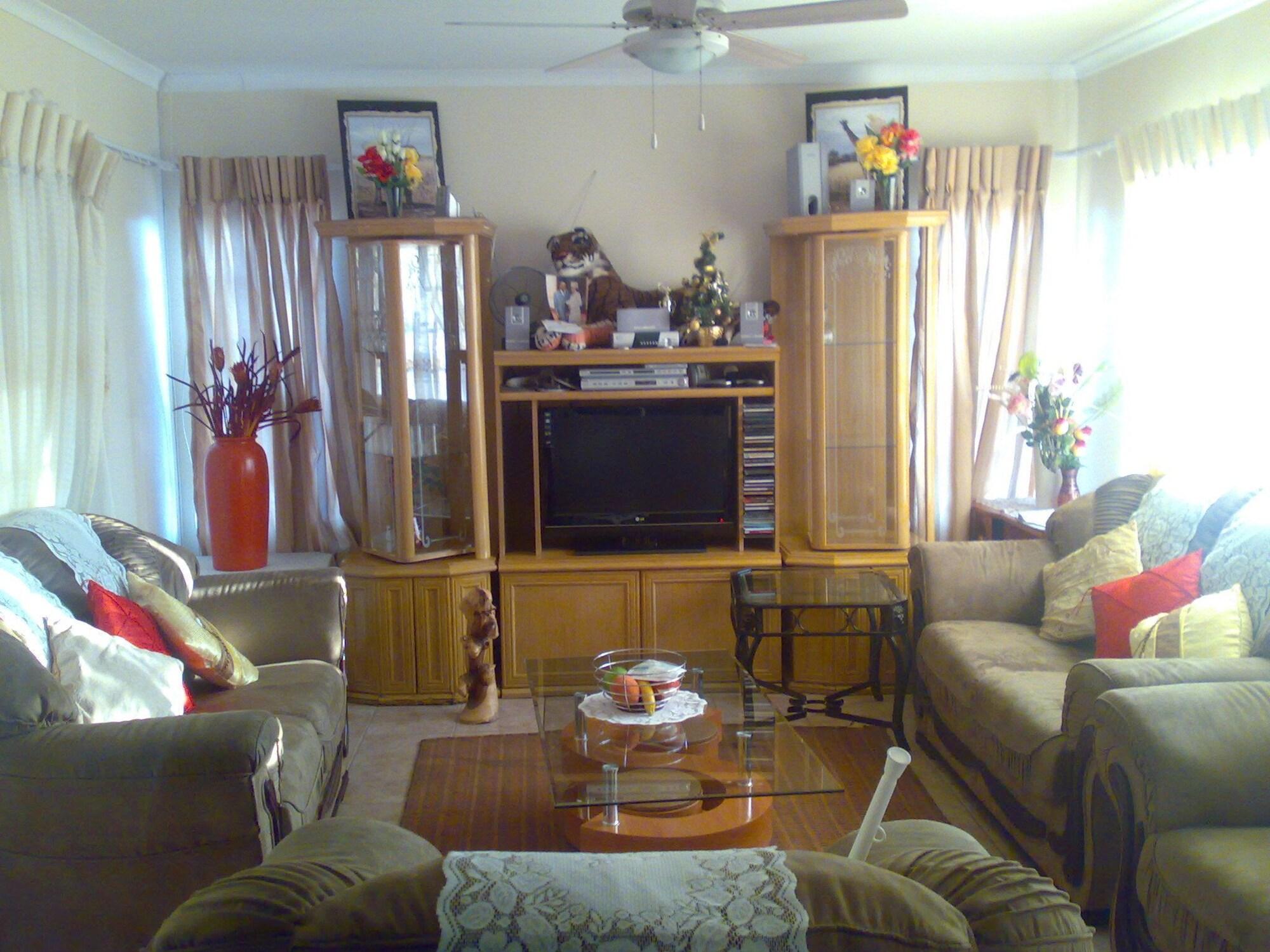 Varios Fourie Street Guesthouse