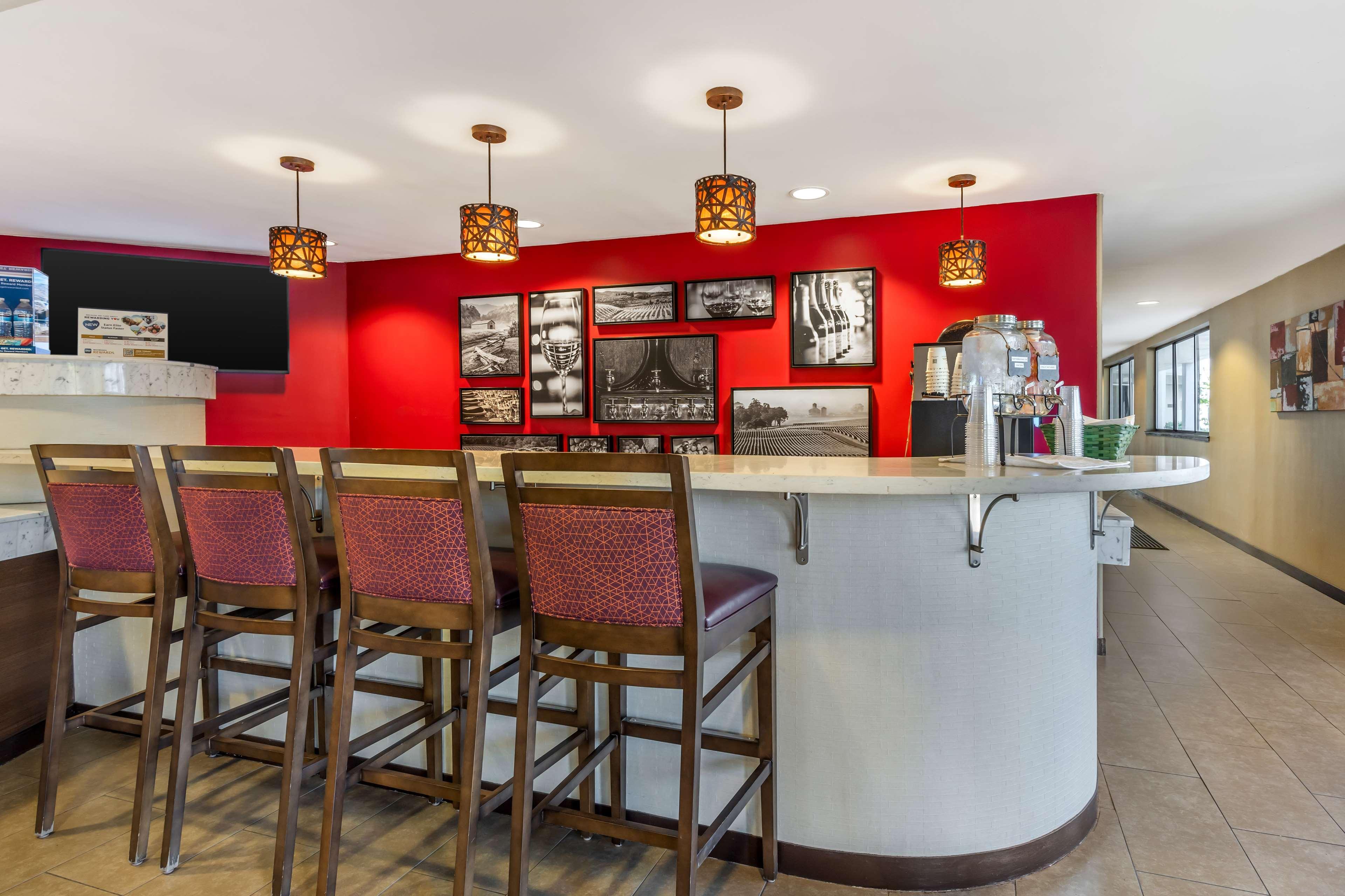 Vista Lobby Best Western Plus Wine Country Inn & Suites