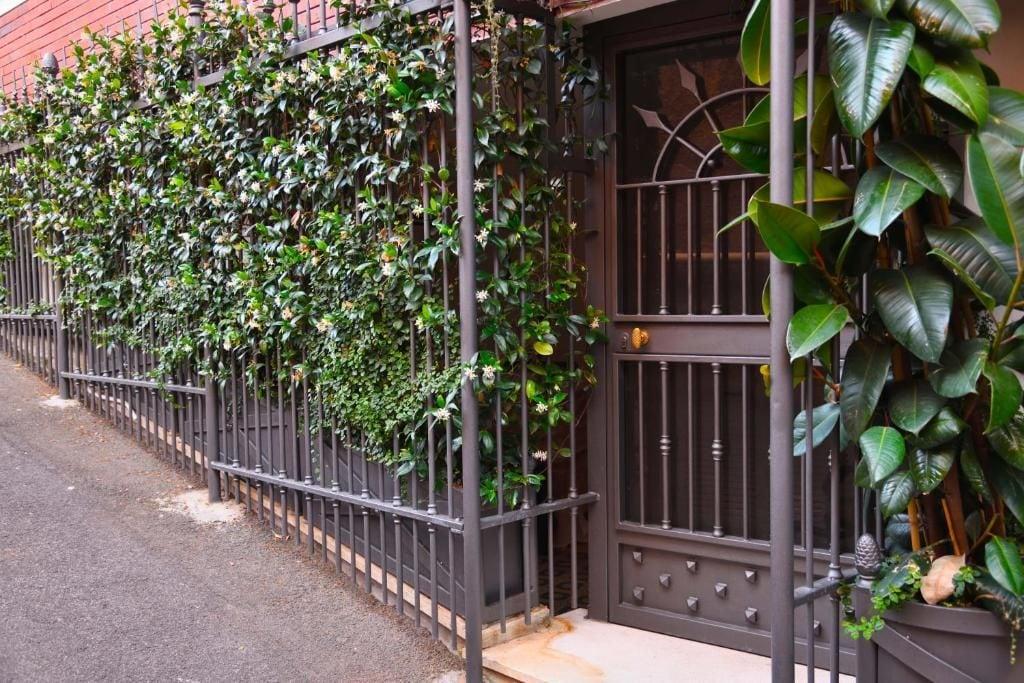 Vista Exterior Regal House Roma Capucci