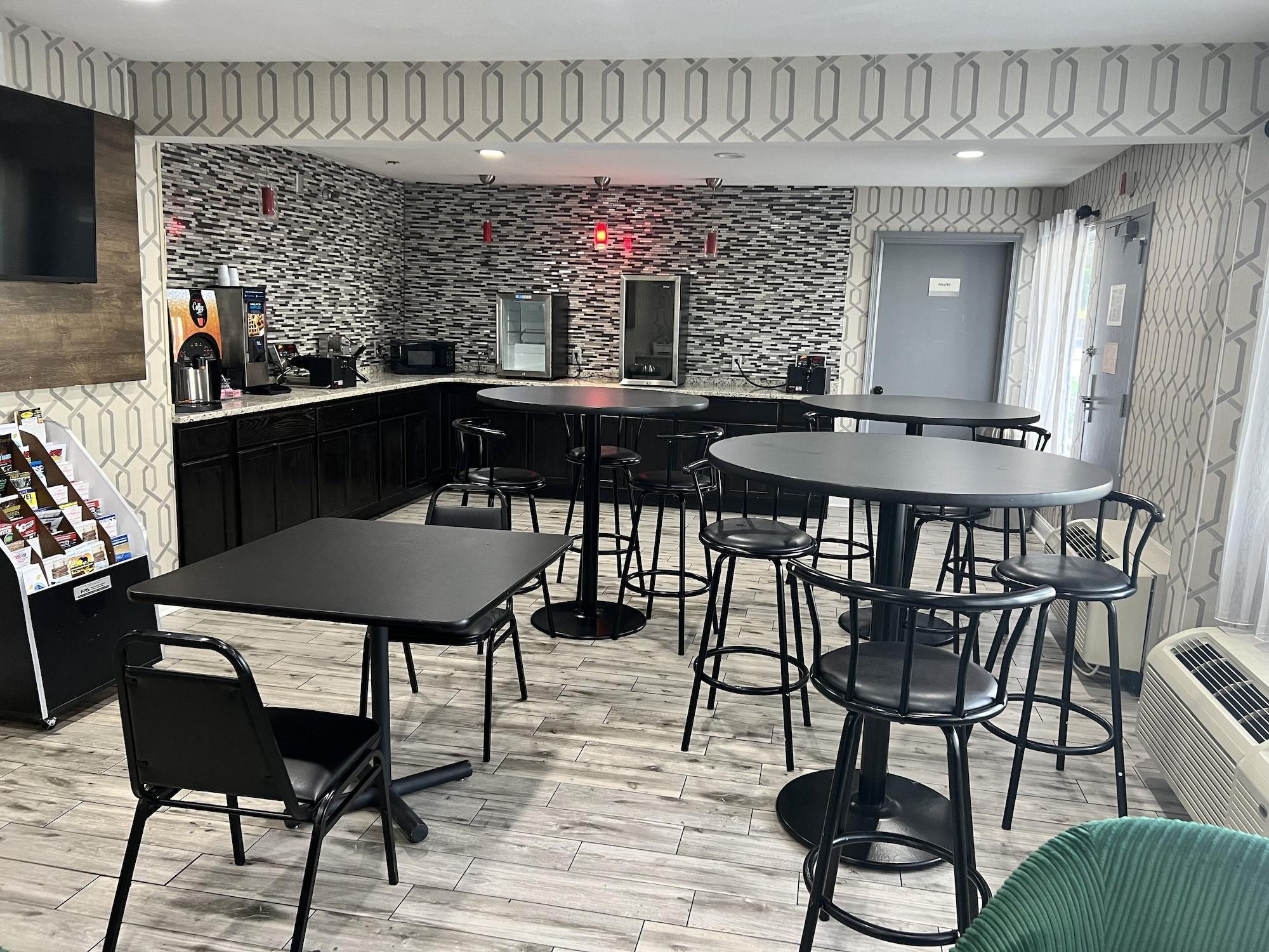 Bar/Salón Clarion Pointe - Greensboro Coliseum Area