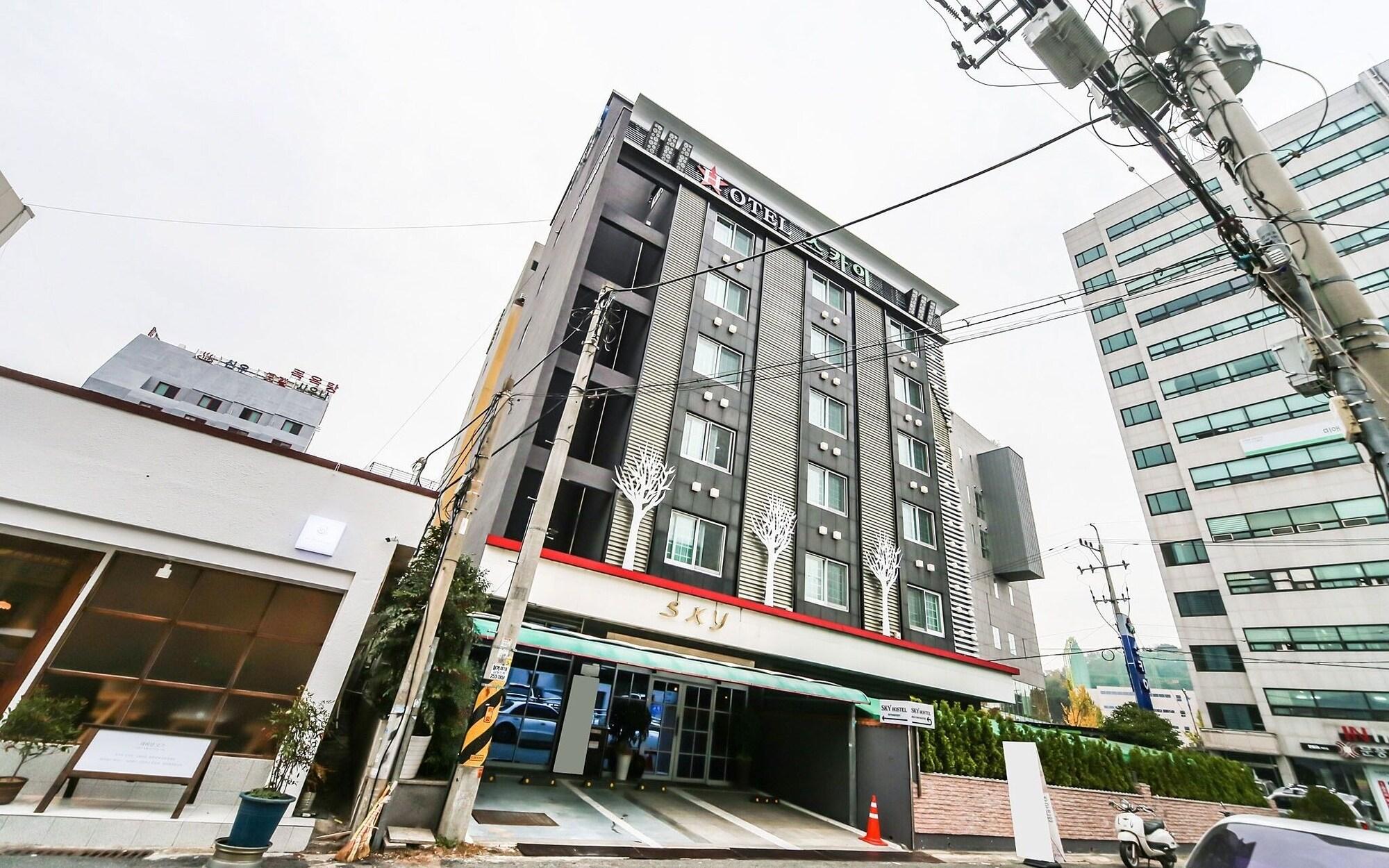 Vista Exterior Changwon Myeongseodong Hotel Sky