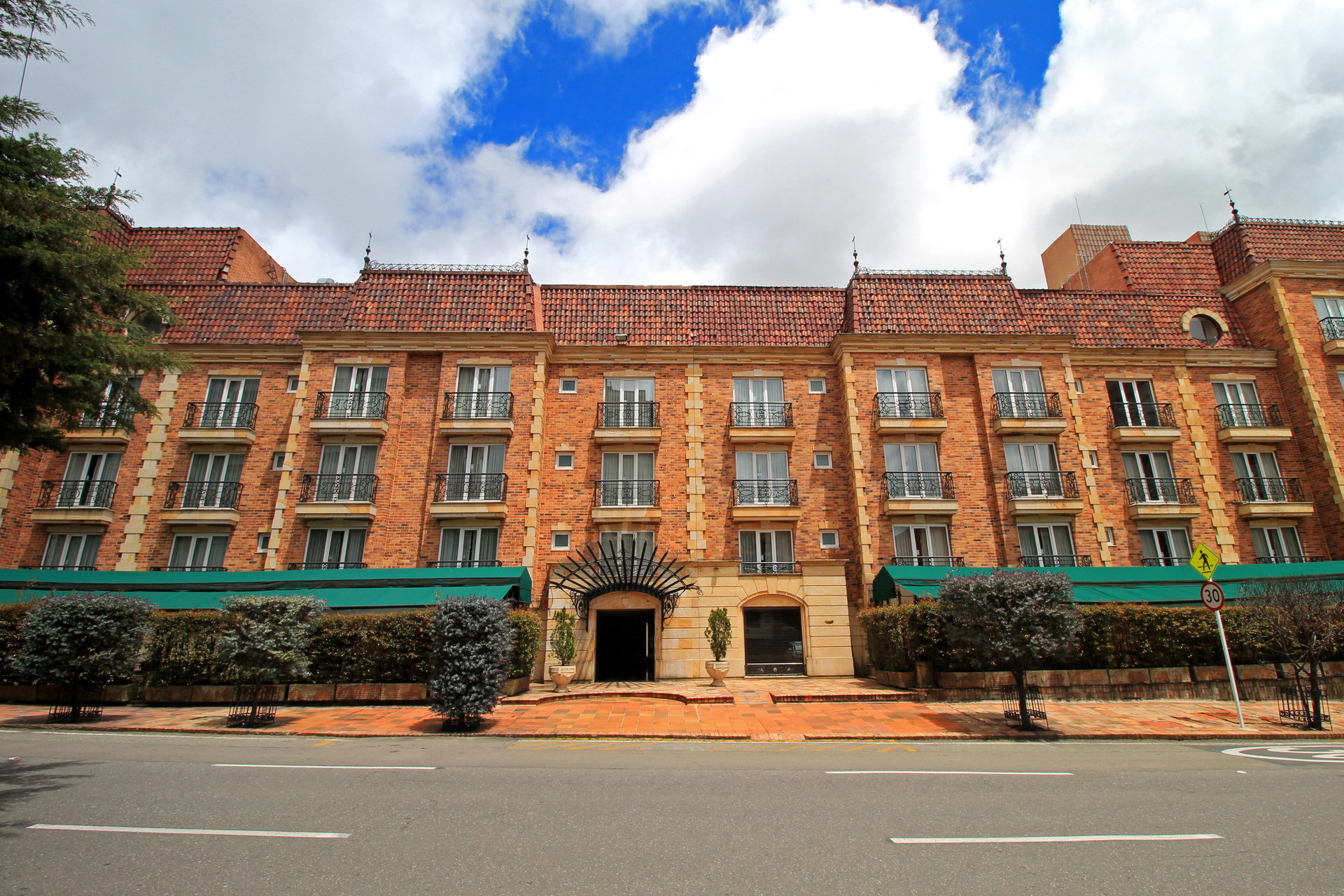 Vista Exterior Hotel Windsor House Inn By GEH Suite