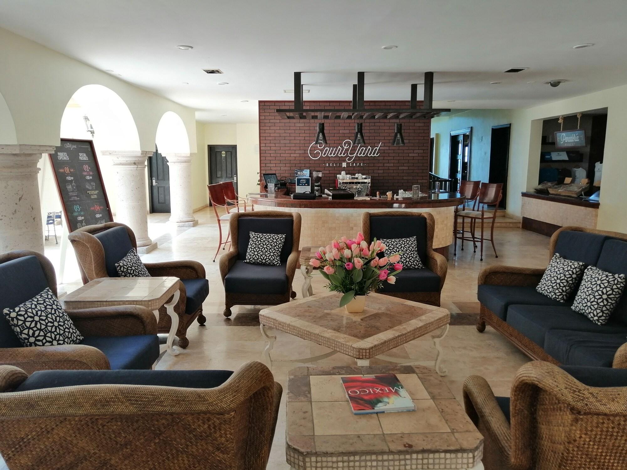 Bar/Lounge Luxury Suite By Estrella del Mar
