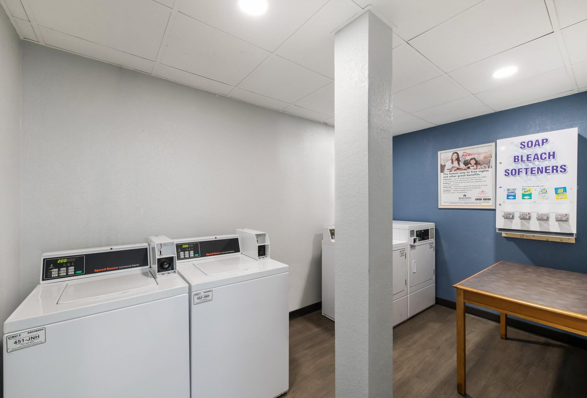 Comodidades del Alojamiento HomeTowne Studios By Red Roof Newport News – Hampton West