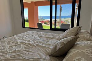 Beach Front Pool Fully Kitchen Breathtaking Sea Views Close to Everything