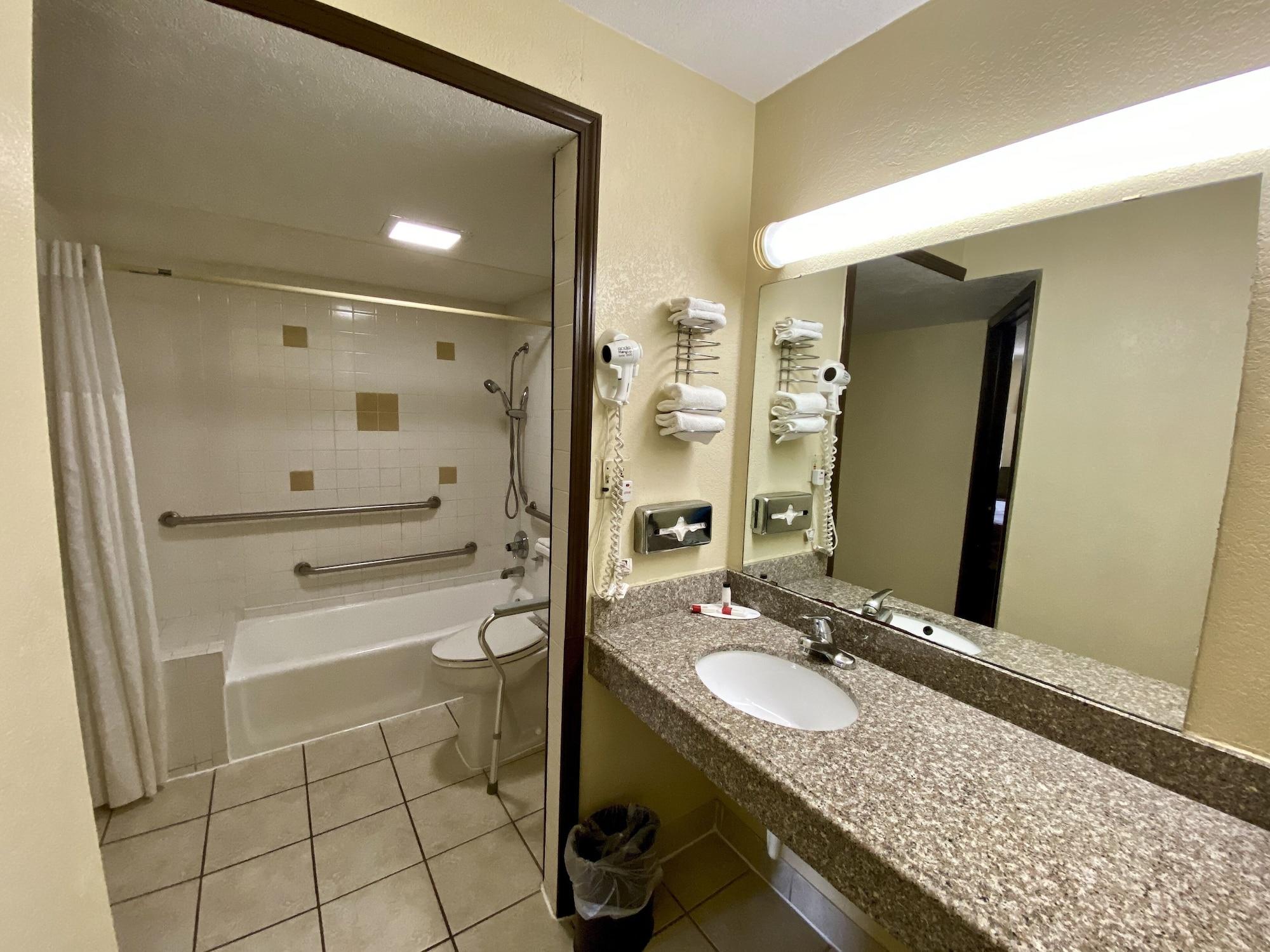 Equipamiento de Habitación Super 8 by Wyndham Shawnee