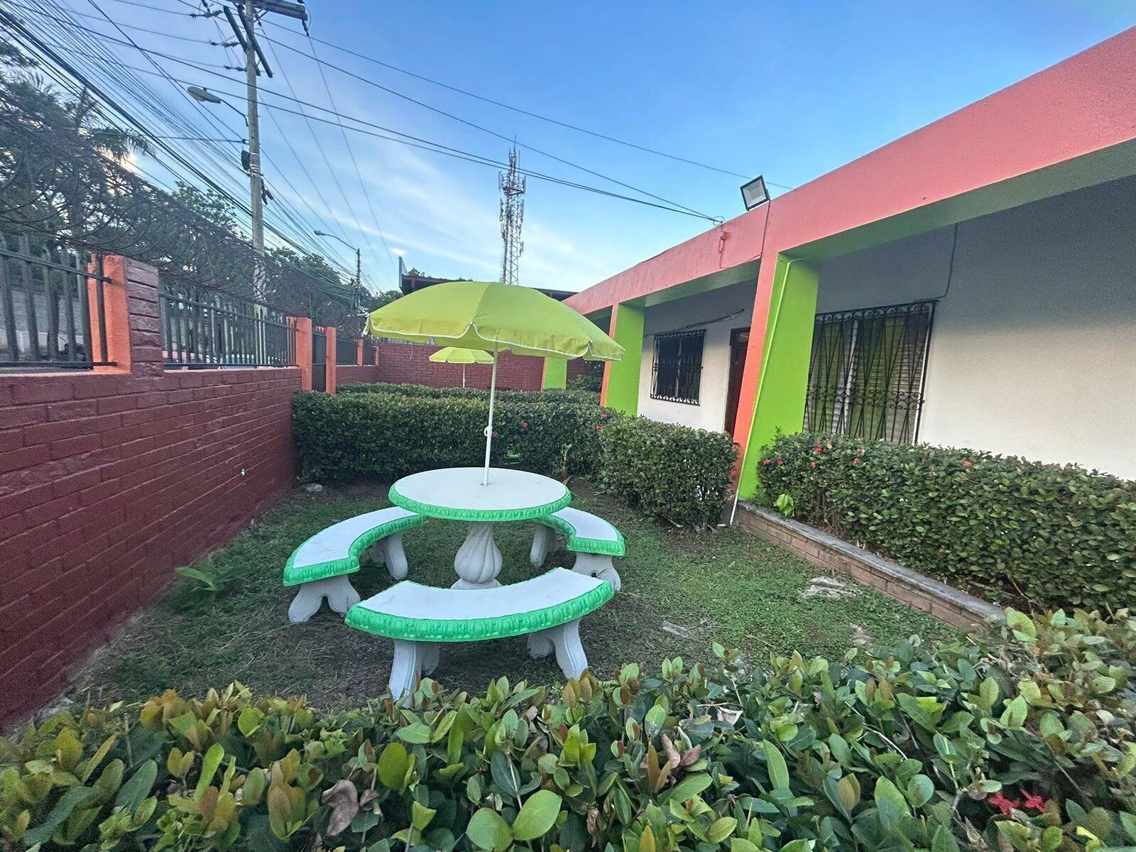 Varios Seven Days Hotel B&B