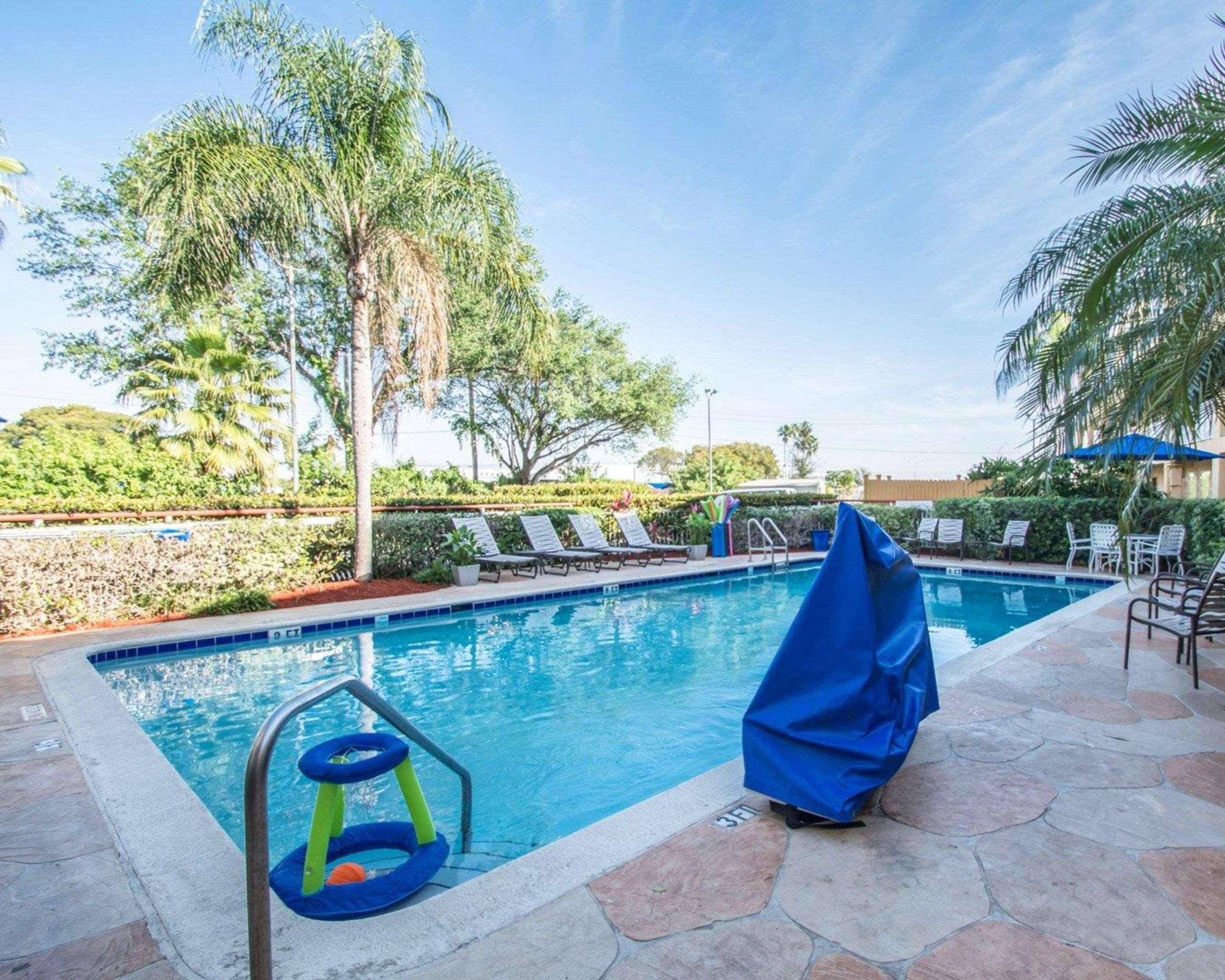 Vista Piscina Quality Inn Miami Airport - Doral