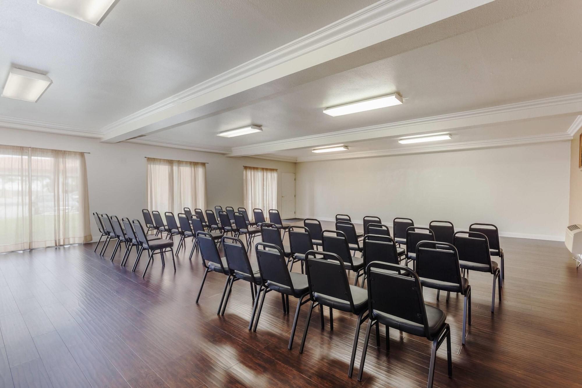 Sala de Reuniones Days Inn & Suites by Wyndham South Gate