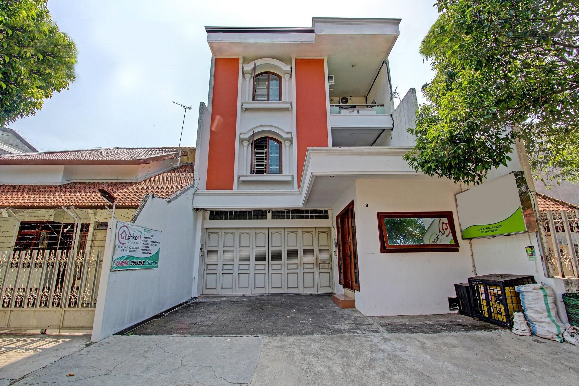 Varios OYO Life 91523 Kenari Guesthouse