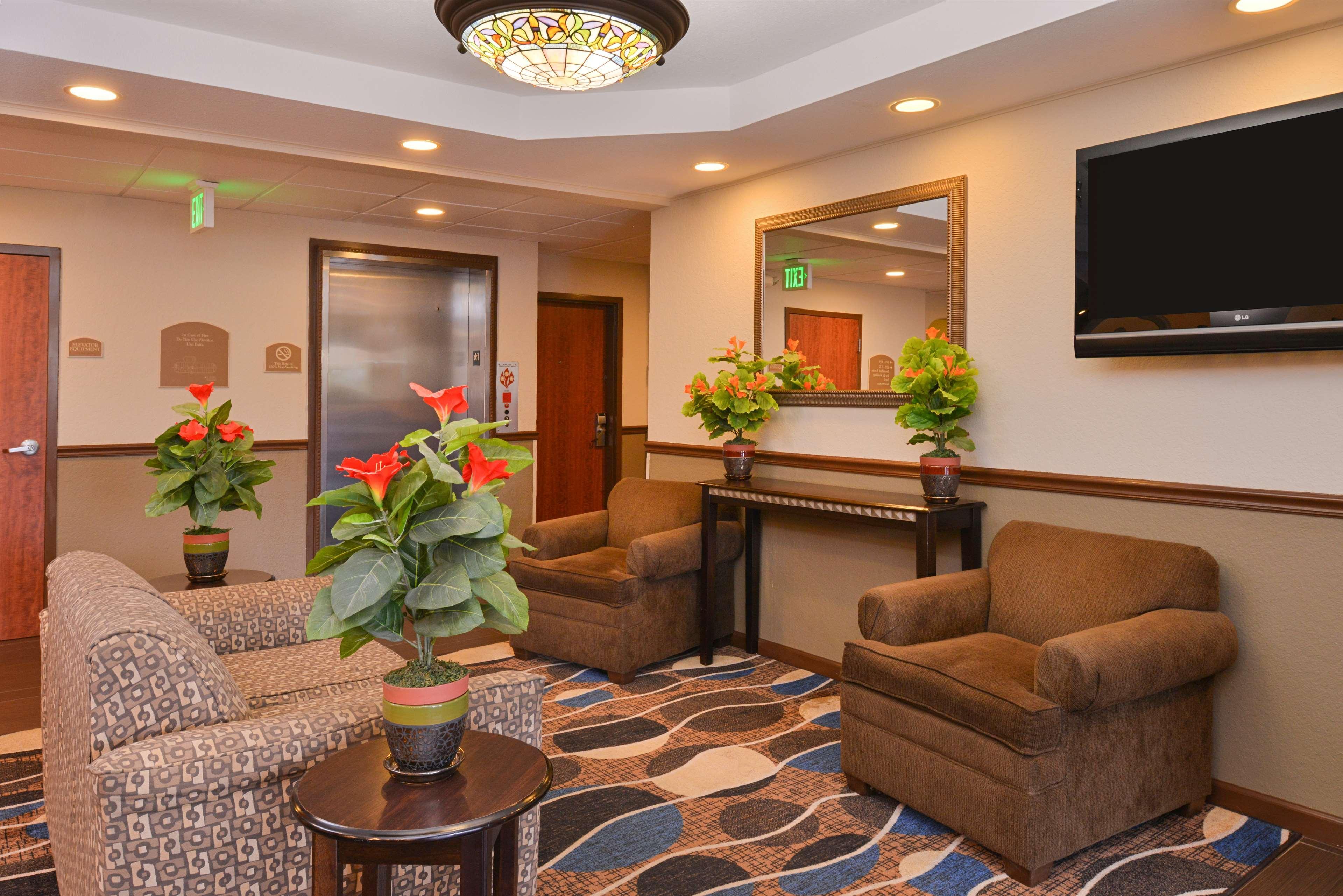 Vista Lobby Best Western Troy Inn