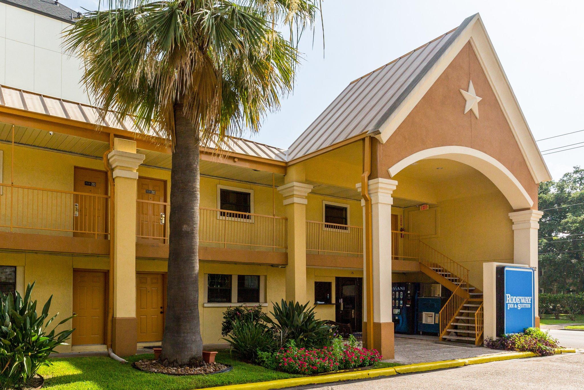 Vista Exterior Rodeway Inn & Suites Houston near Medical Center