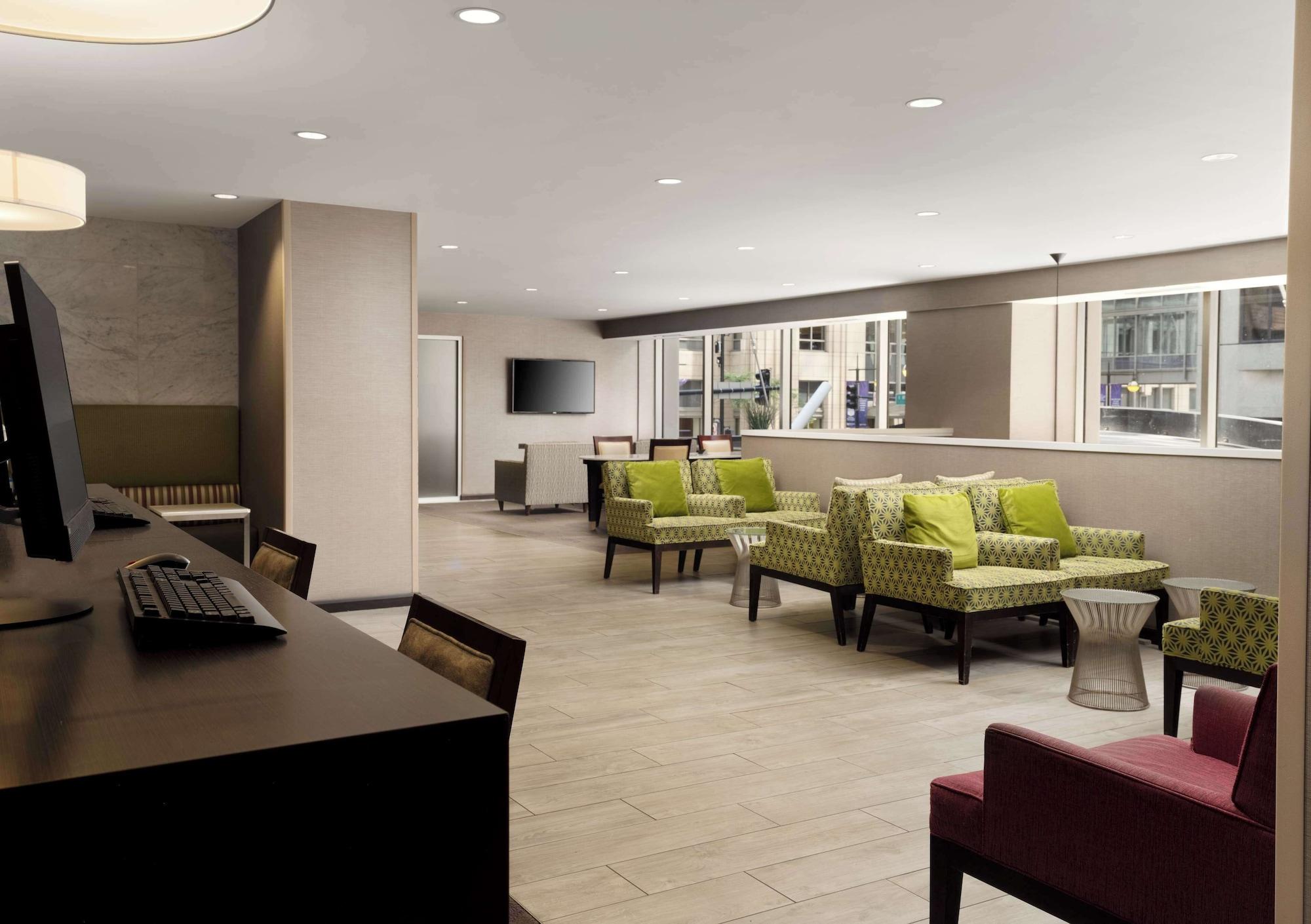 Vista Lobby Hampton Inn Chicago Downtown/Magnificent Mile