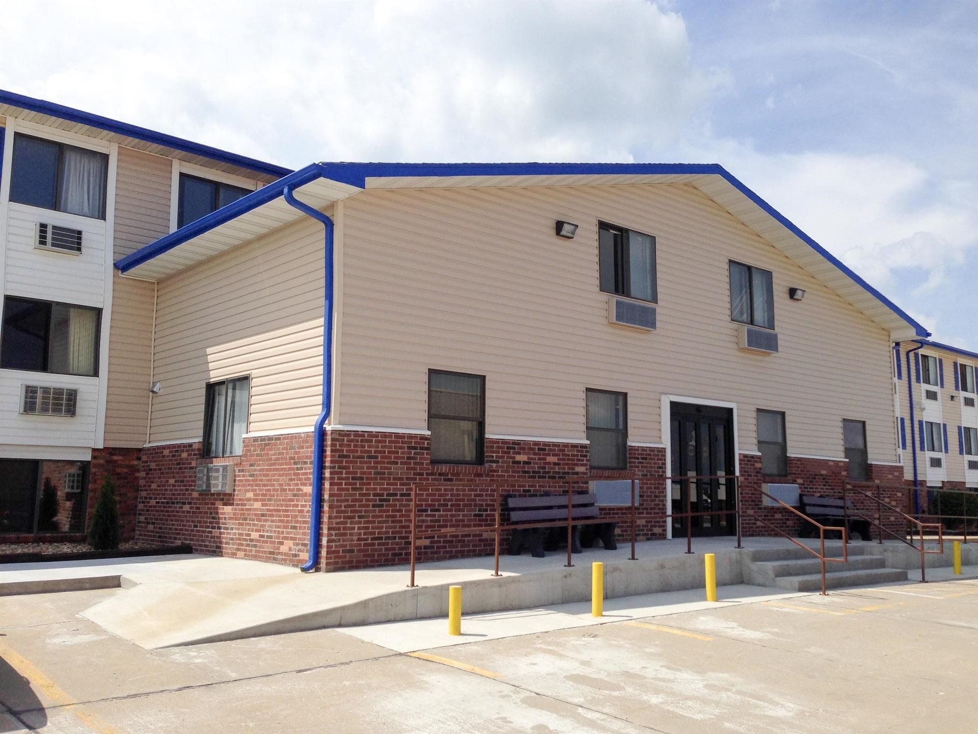 Vista Exterior Motel 6 Sedalia, MO