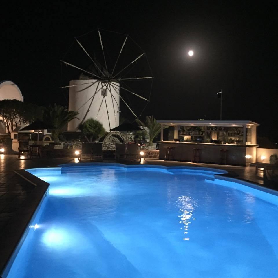 Bar/Salón Milos Villas Hotel