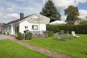 Renta temporal - Plush Holiday Home in Nassogne With Private Garden