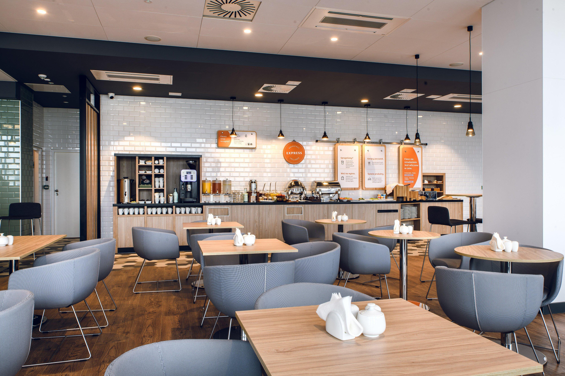 Restaurant Holiday Inn Express Rzeszow Airport by IHG