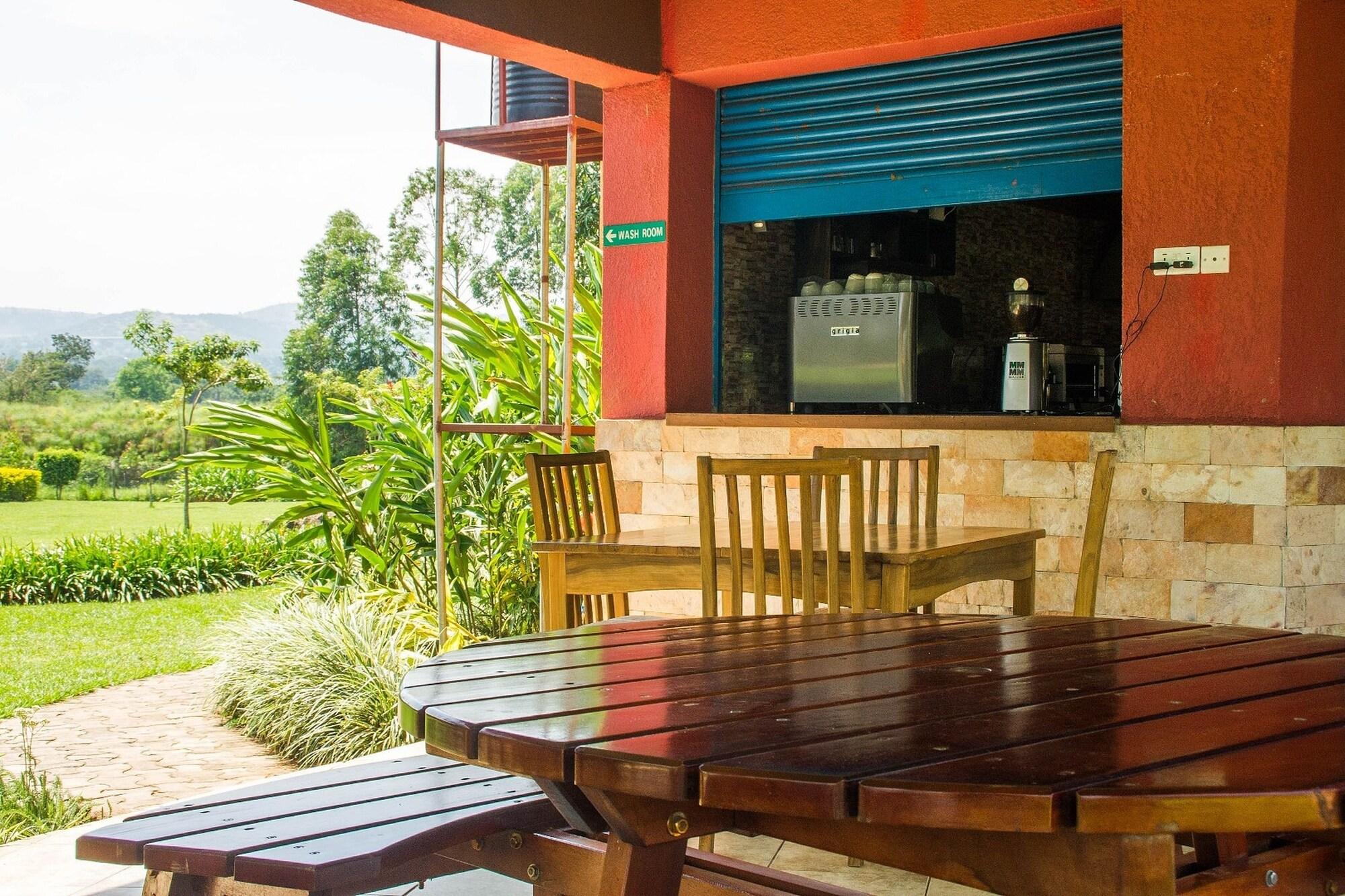 Bar/Salón Kabalega Resort