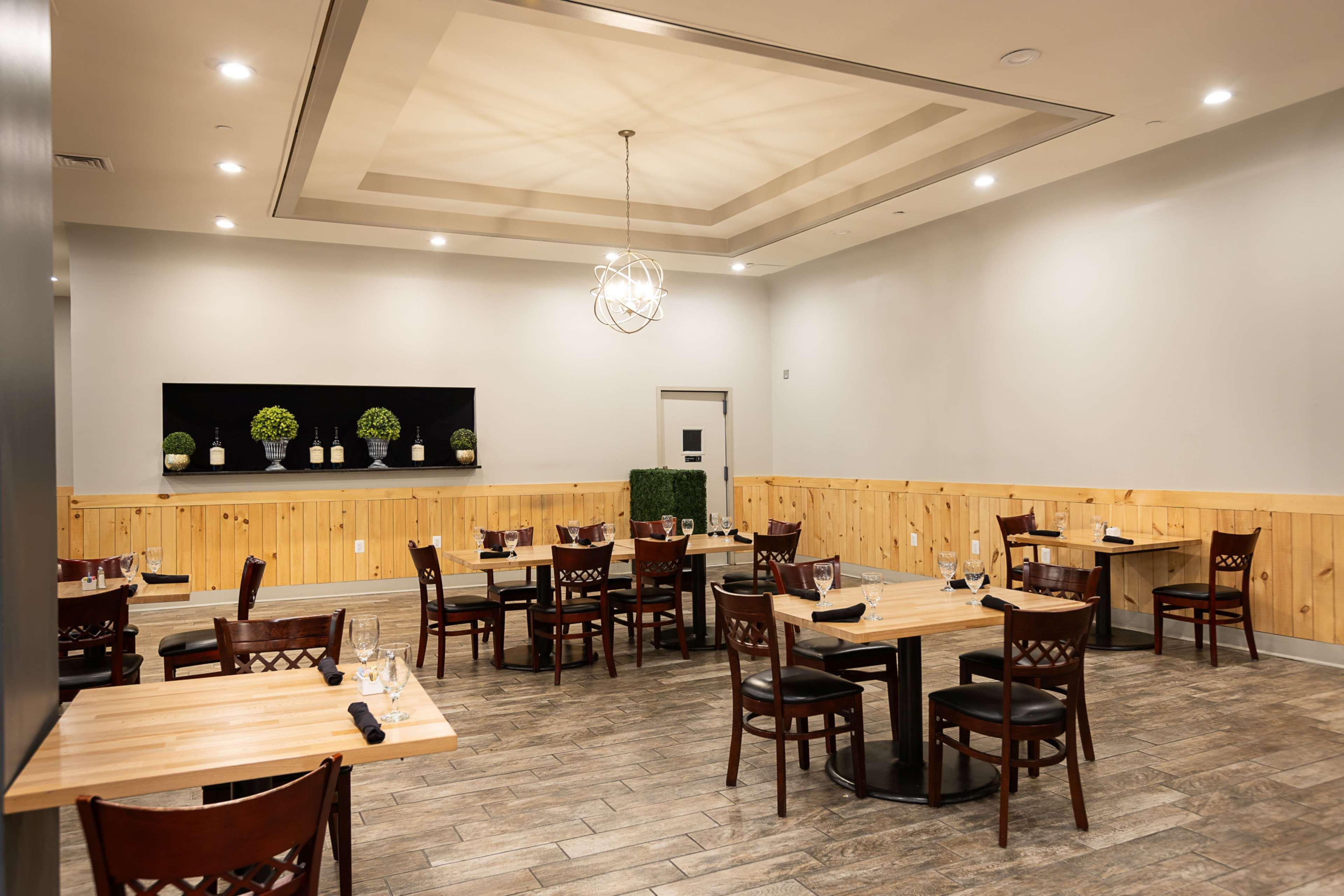 Restaurant Inn at the Colonnade Baltimore - a DoubleTree by Hilton