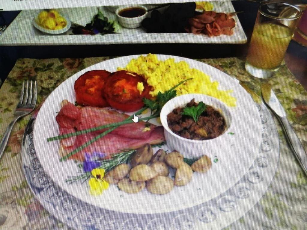 Restaurant At 98 on Lynburn Guest House