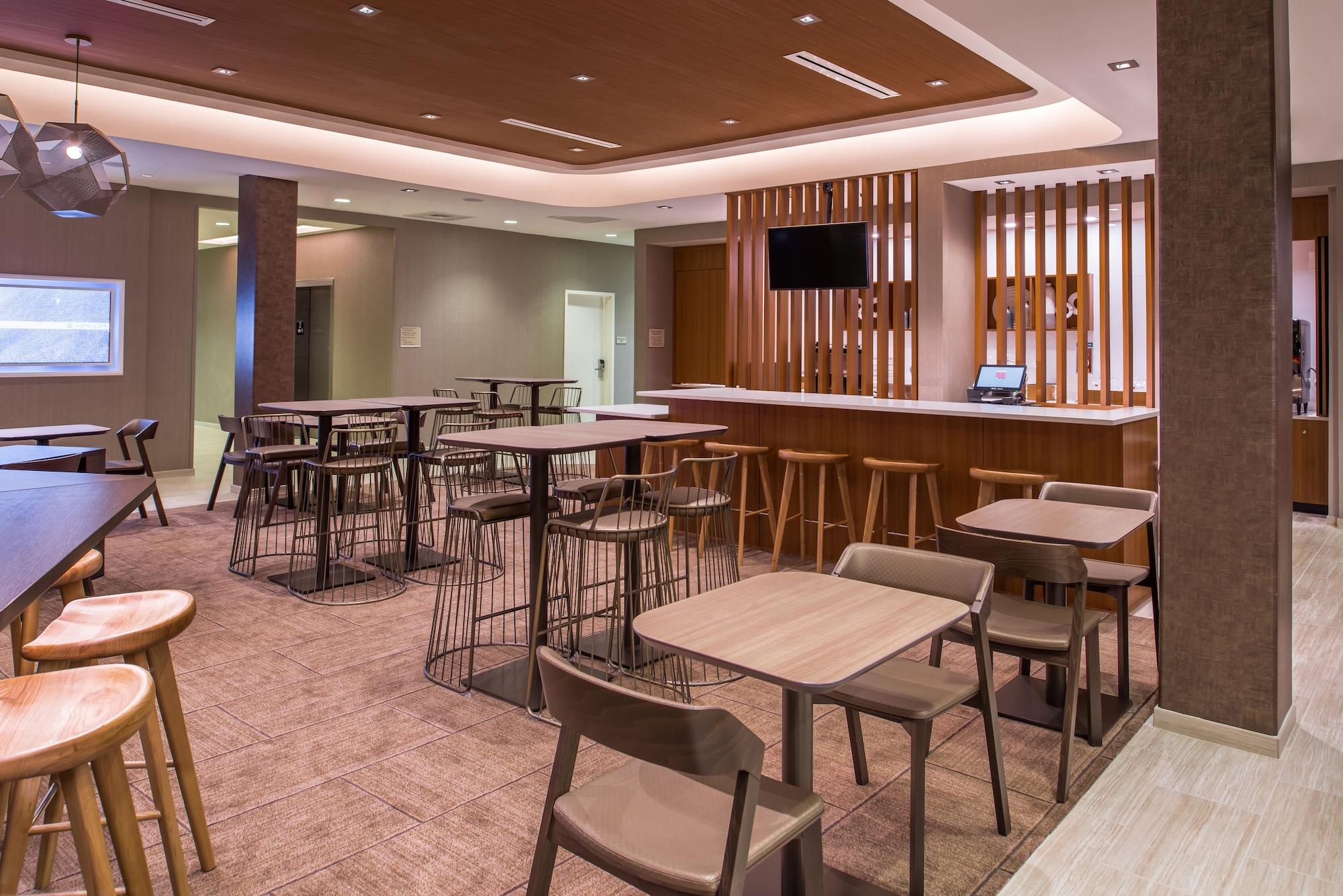Restaurant SpringHill Suites by Marriott Greensboro Airport