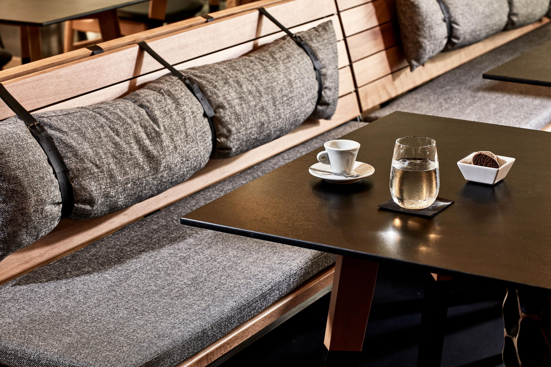 Bar/Salón Ibis Styles Heraklion Central