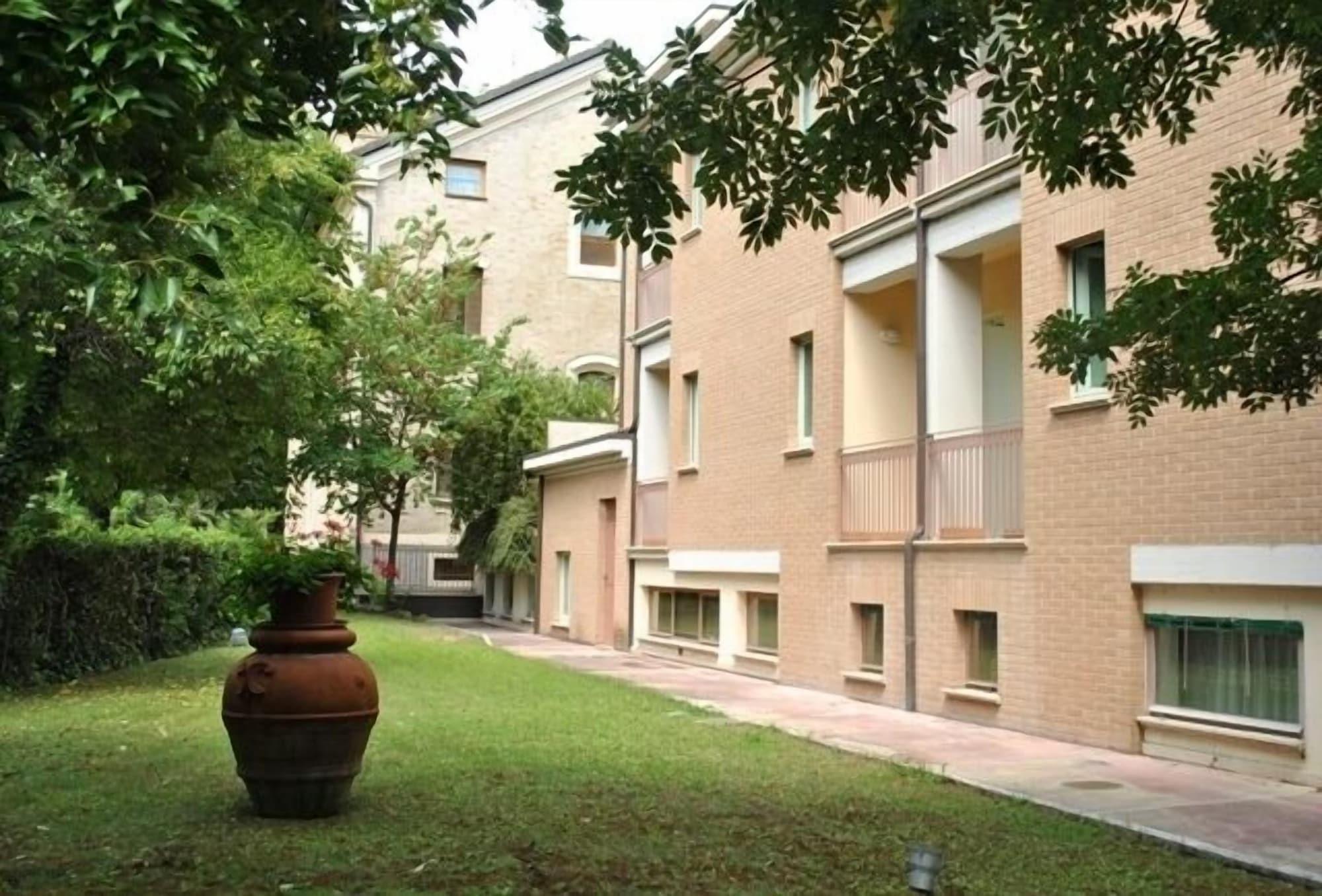 Vista Exterior Deco Hotel