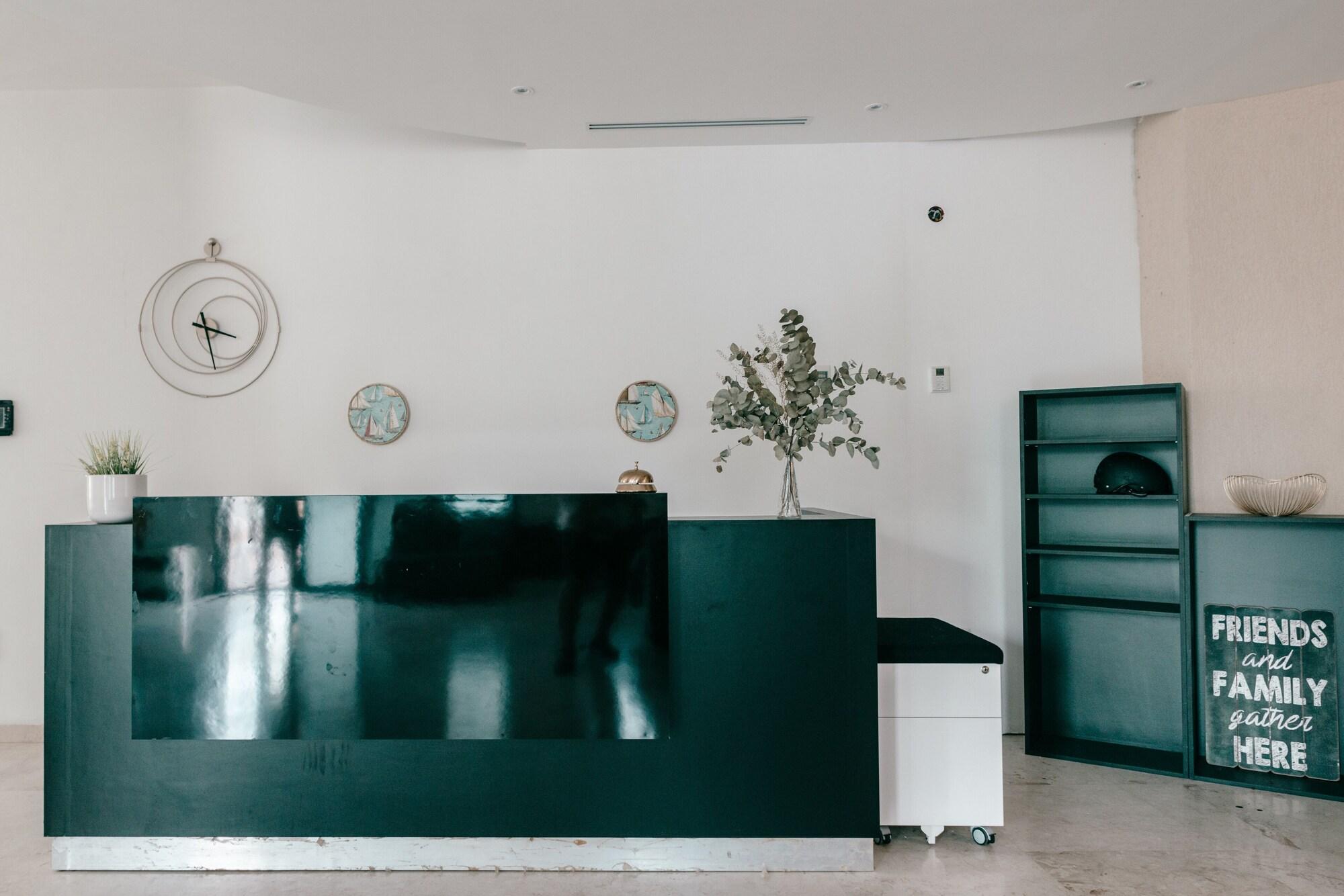 Vista Lobby Grace Holon Villa & Pool