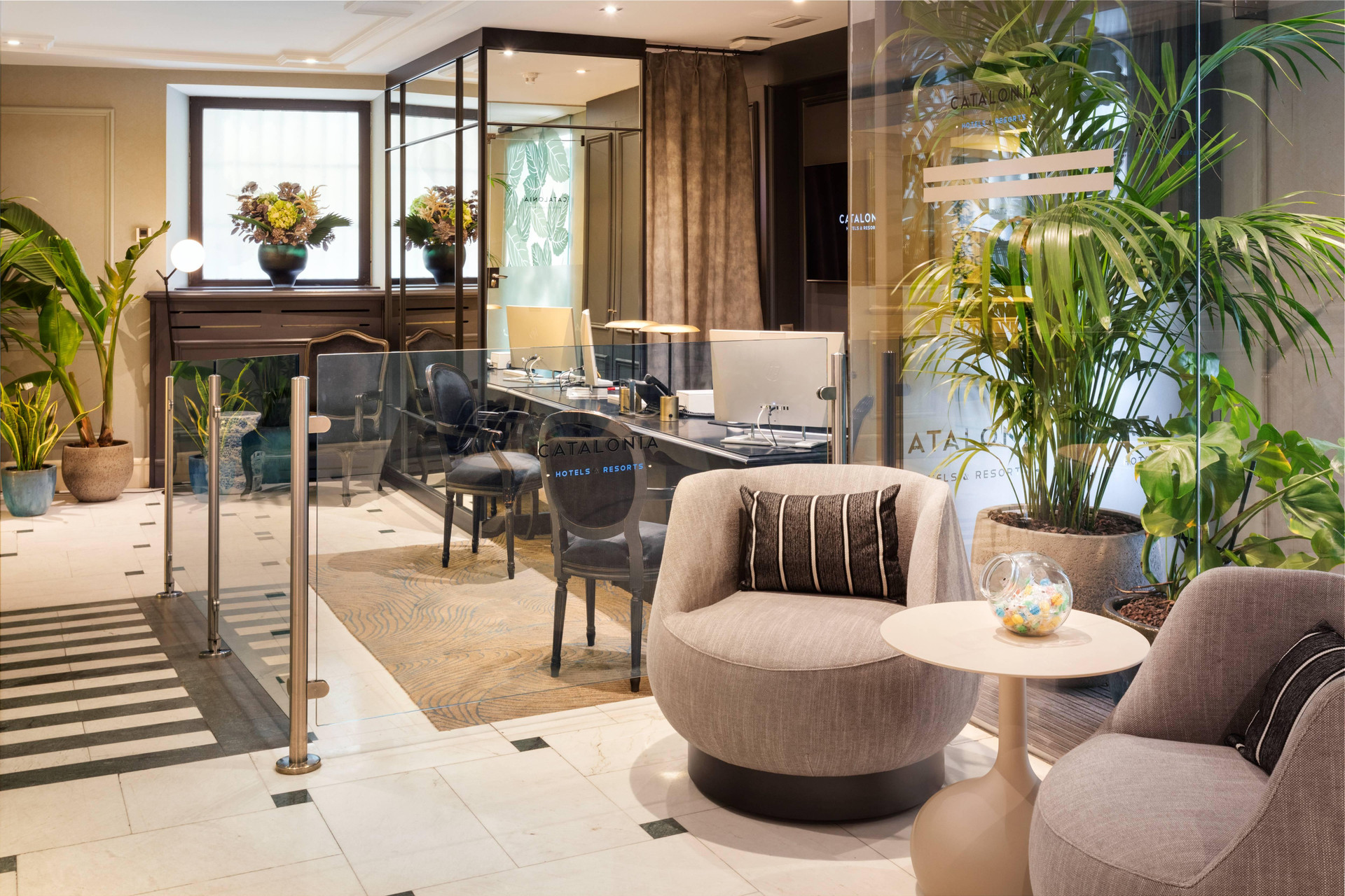 Vista Lobby Catalonia Las Cortes Hotel
