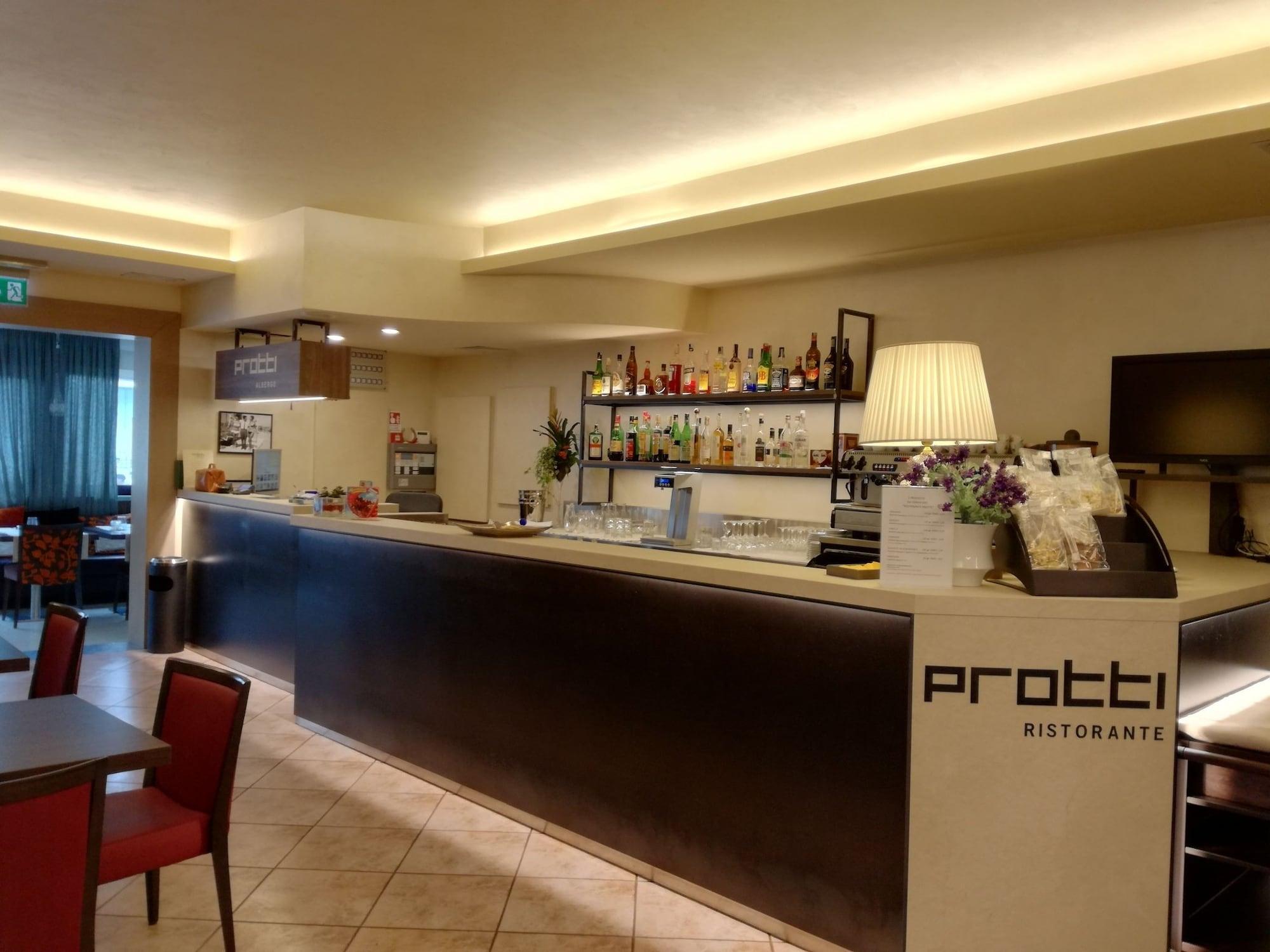 Bar/Salón Albergo Ristorante Protti