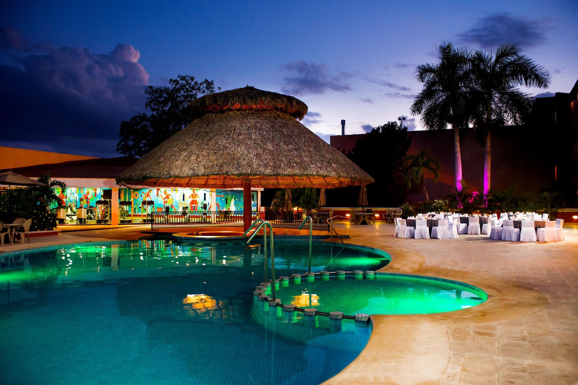 Vista Piscina Holiday Inn Merida by IHG