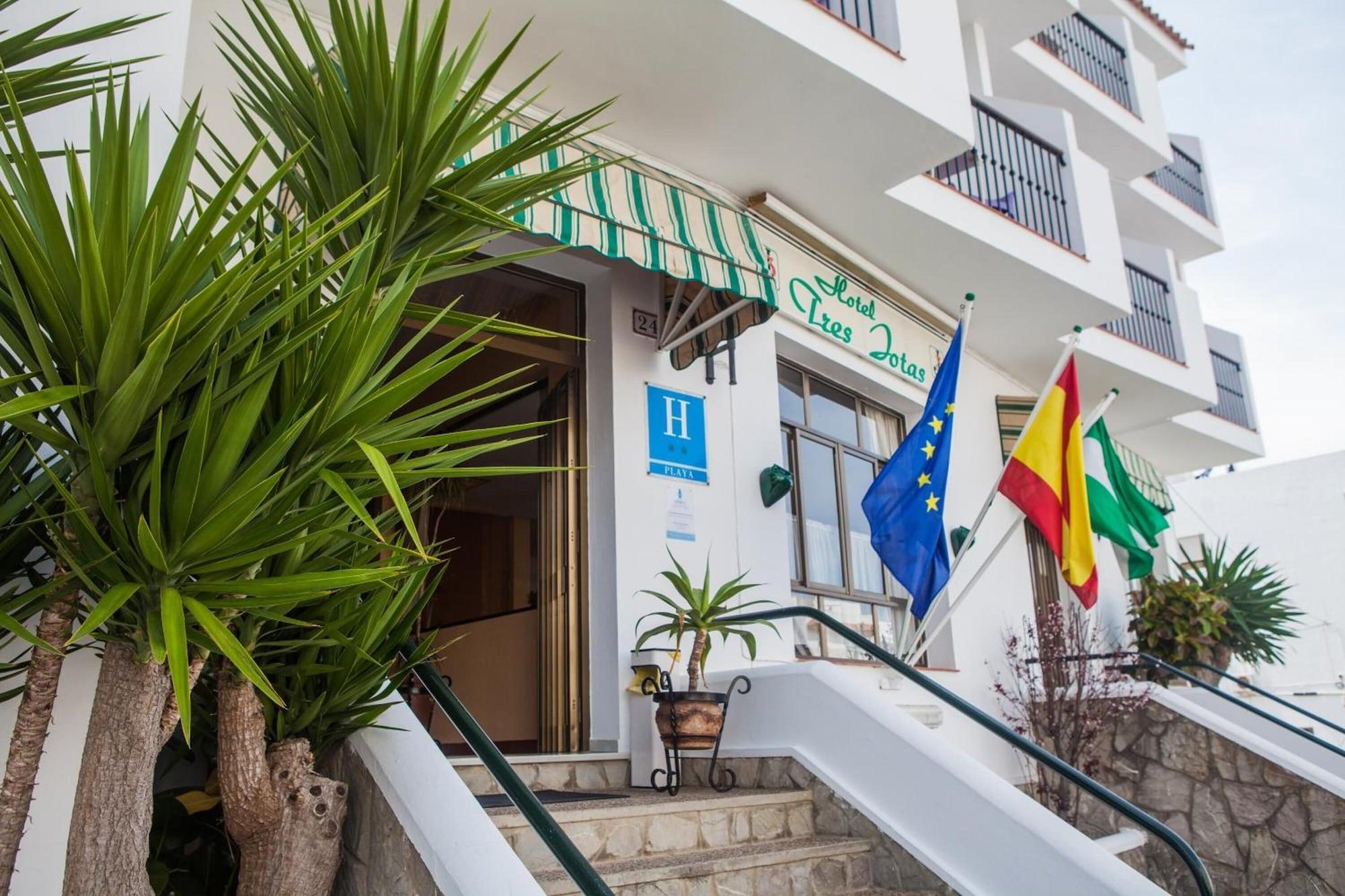 Vista Exterior Hotel Tres Jotas