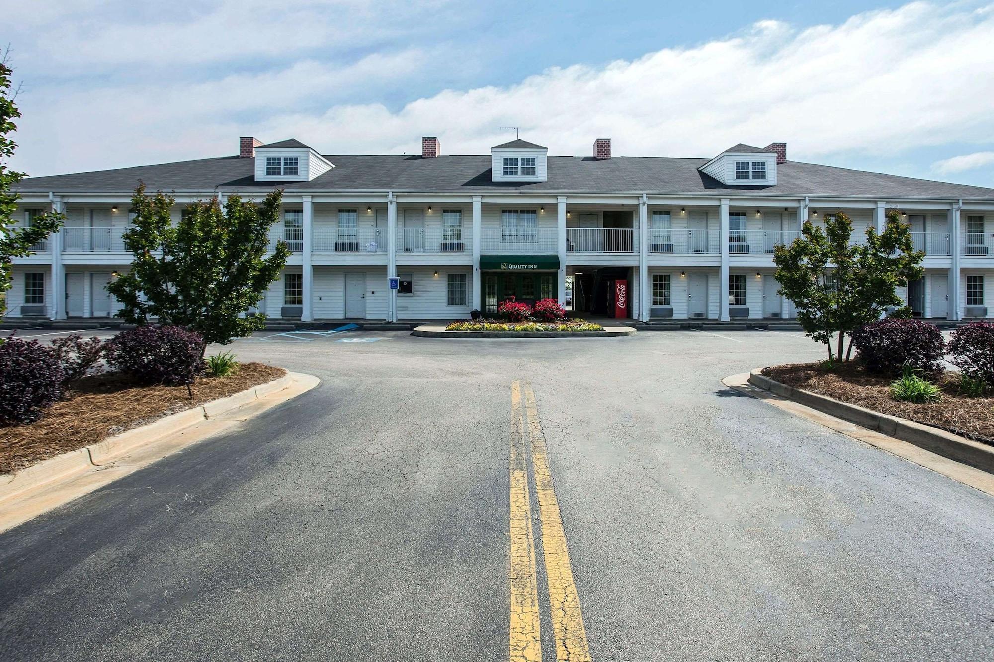 Varios Quality Inn Waynesboro