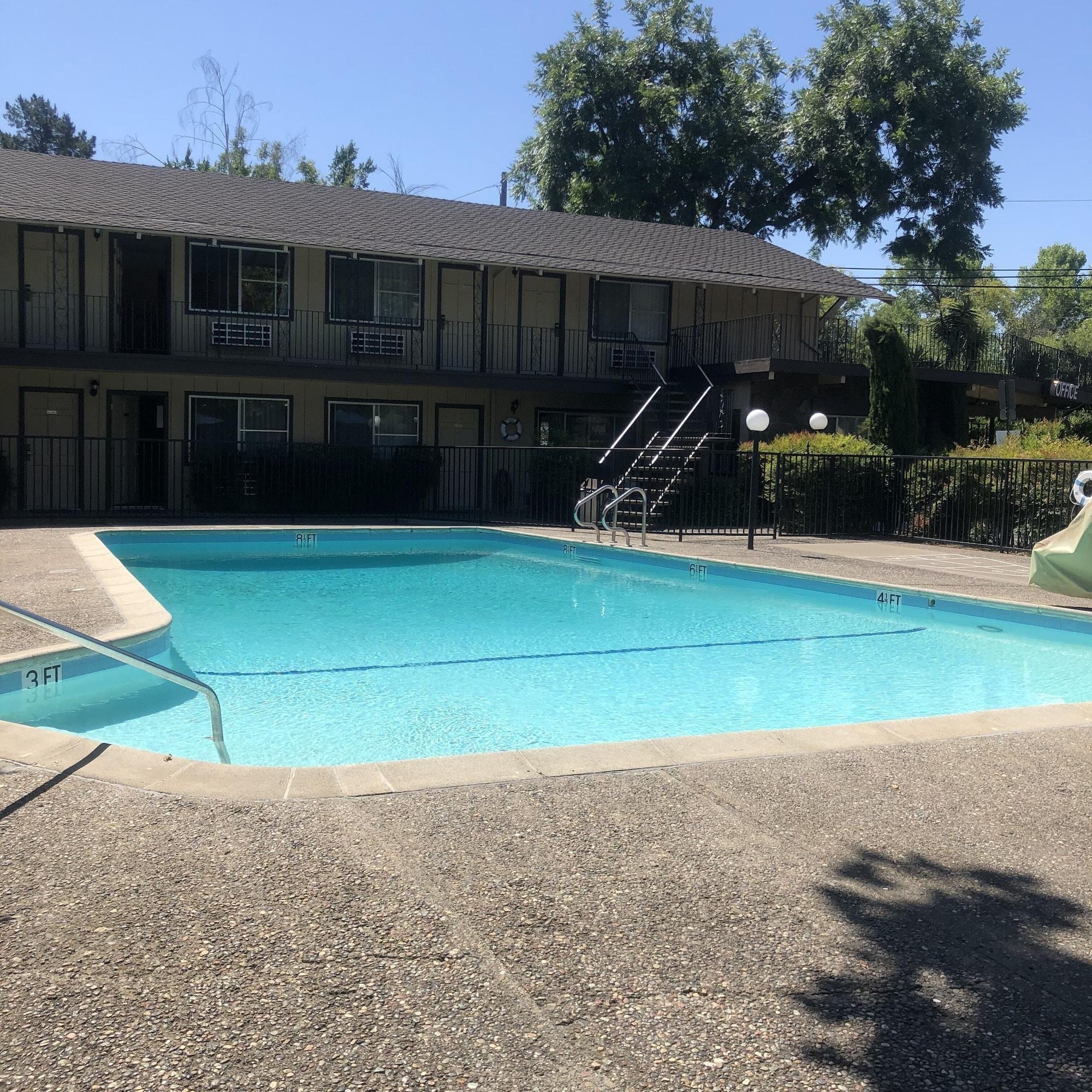 Vista Exterior Hillside Inn