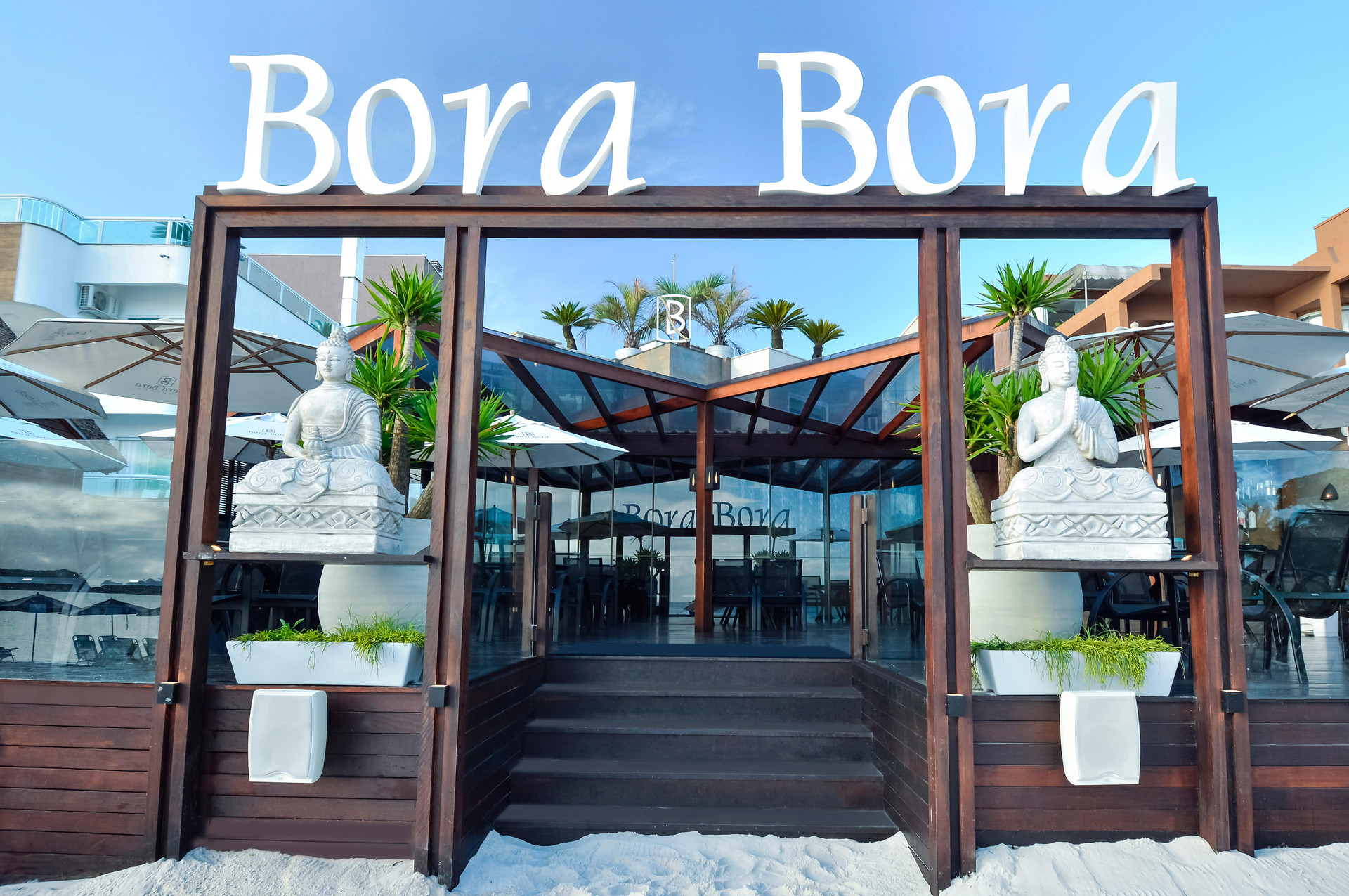 Vista da fachada Bora Bora Pousada