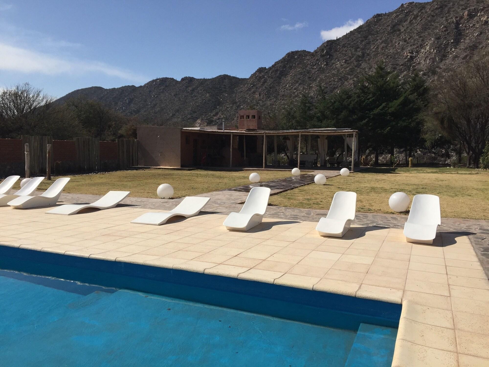 Vista Piscina Chañarmuyo Hotel de Vino