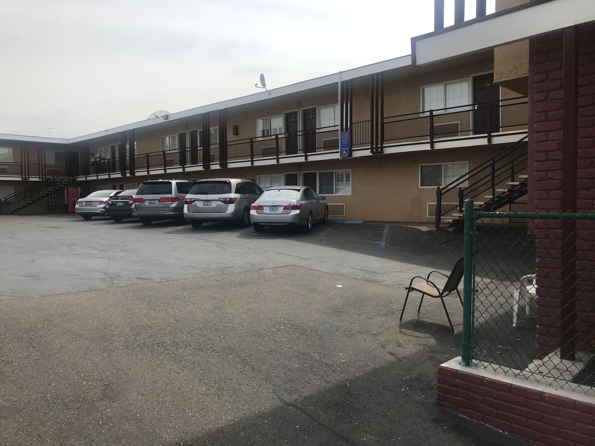 Vista Exterior Economy Inn Antioch
