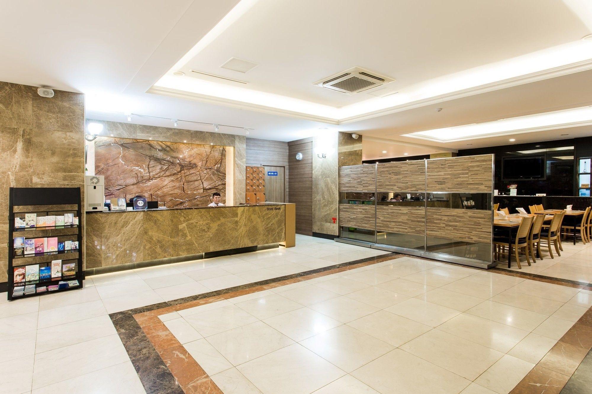 Vista Lobby La Mer Hotel