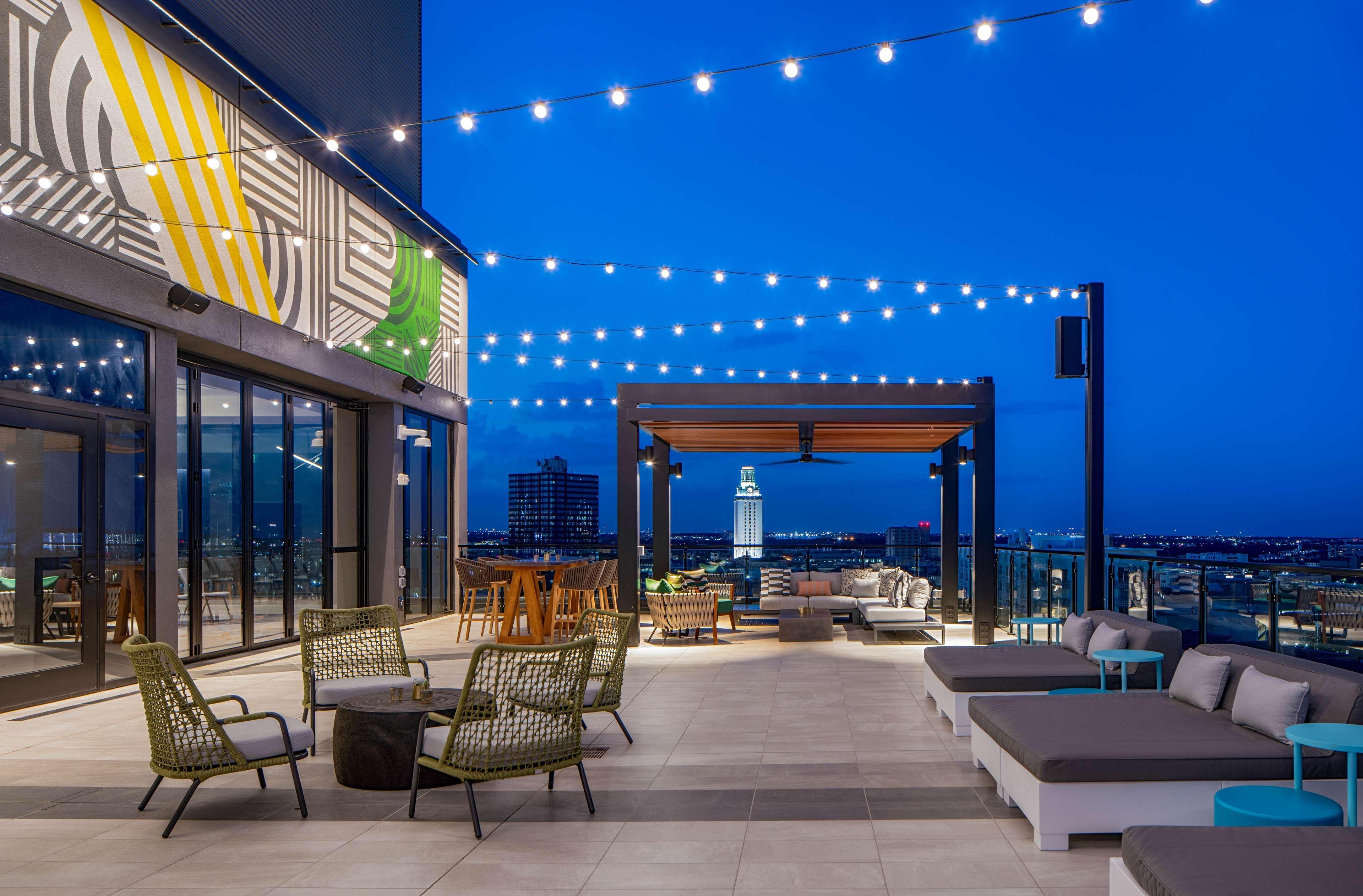 Vista Exterior Hilton Garden Inn Austin University Capitol District