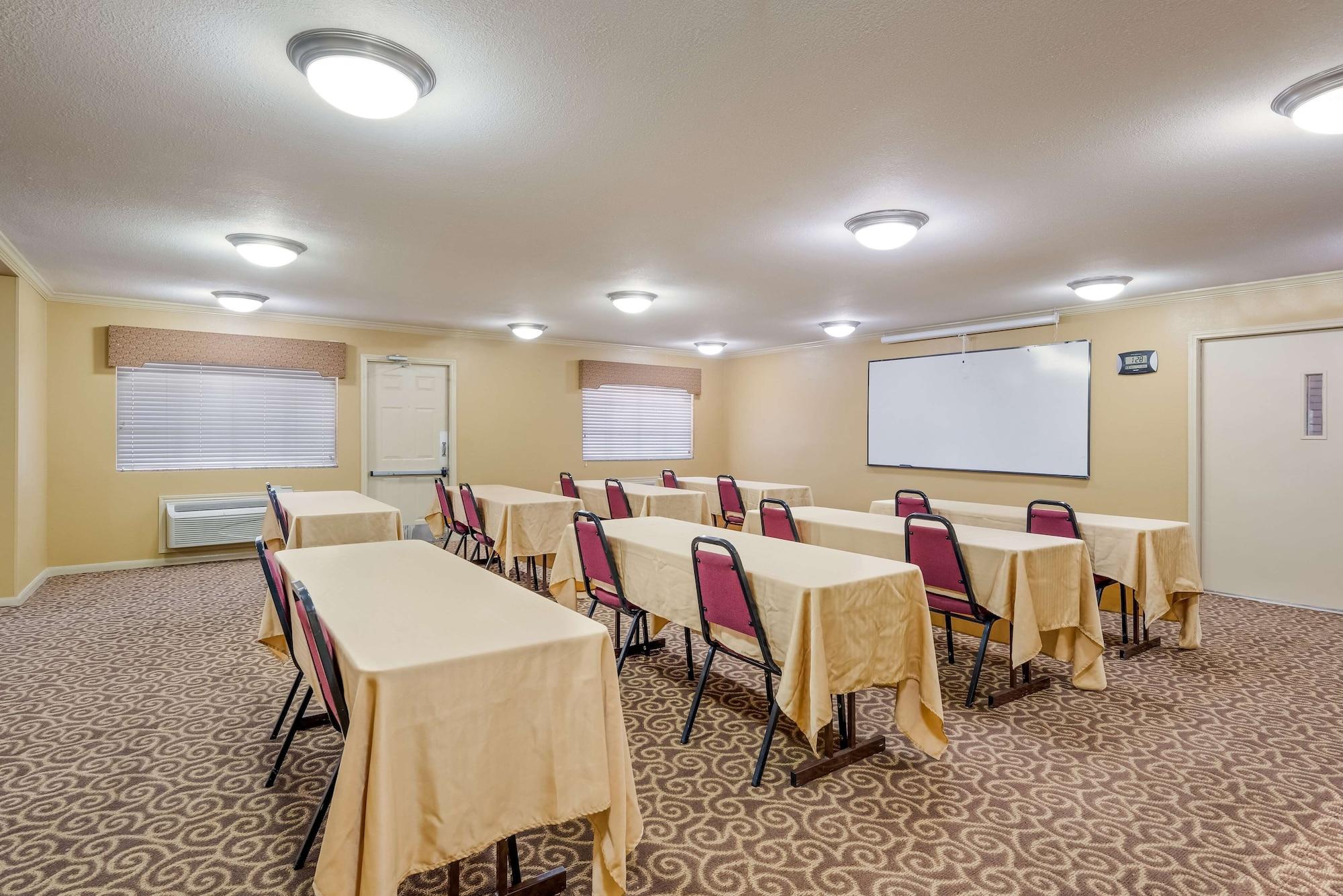 Sala de Reuniones SureStay Hotel by Best Western Deer Park