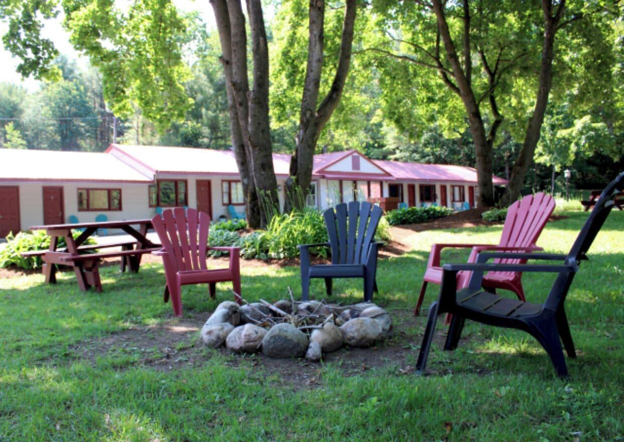 Vista Exterior Luzerne Court Motel