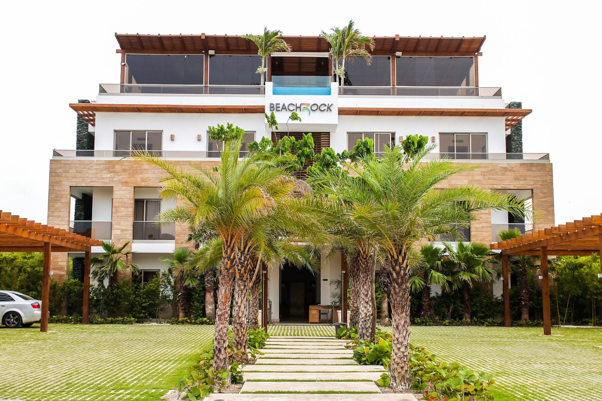 Vista Exterior Beach Rock Condo Boutique