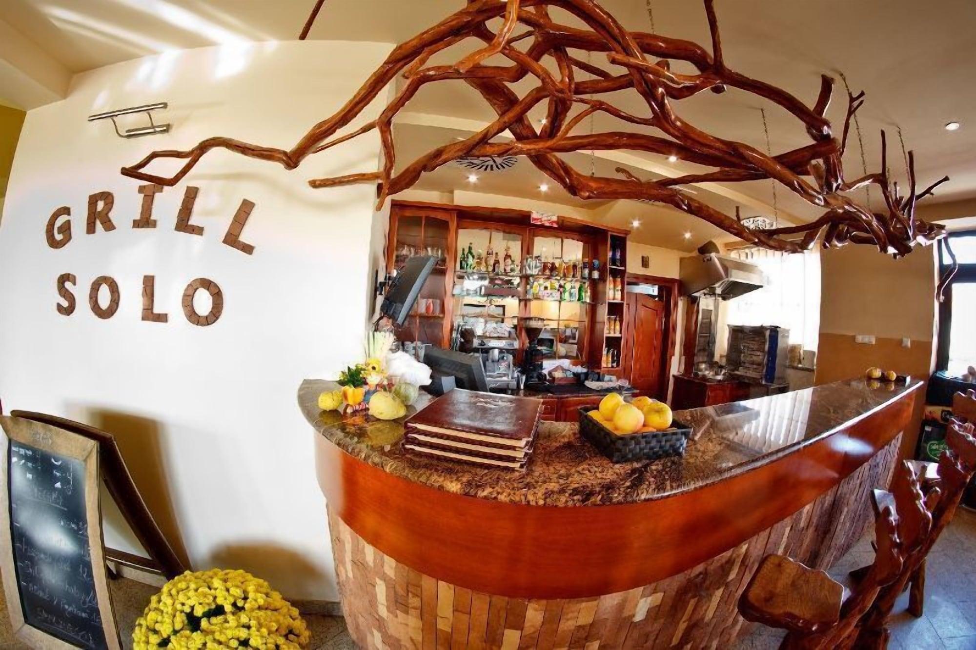 Bar/Salón Restauracja & Noclegi Grill Solo