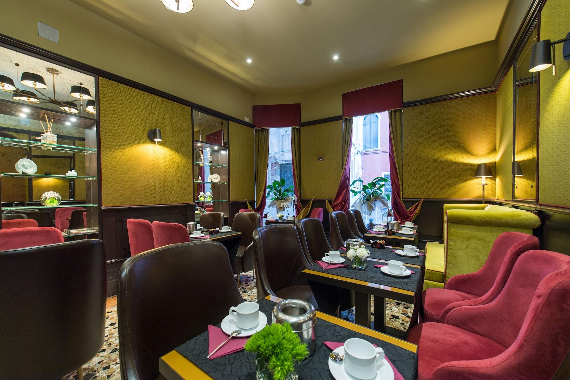 Varios Hotel Campiello