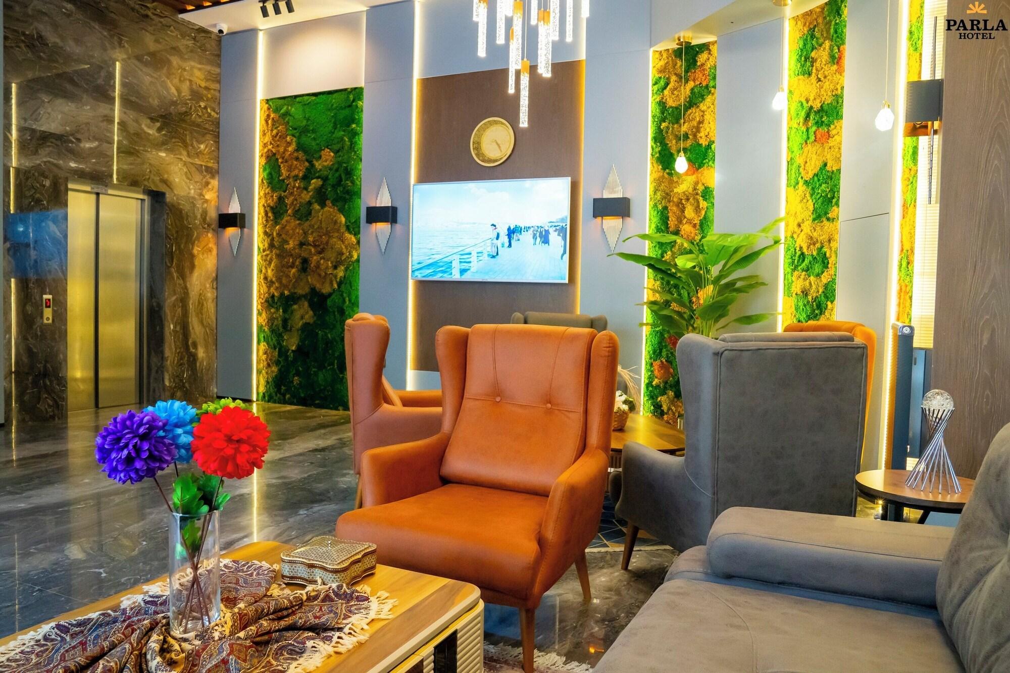 Vista Lobby Parla Suite Hotel