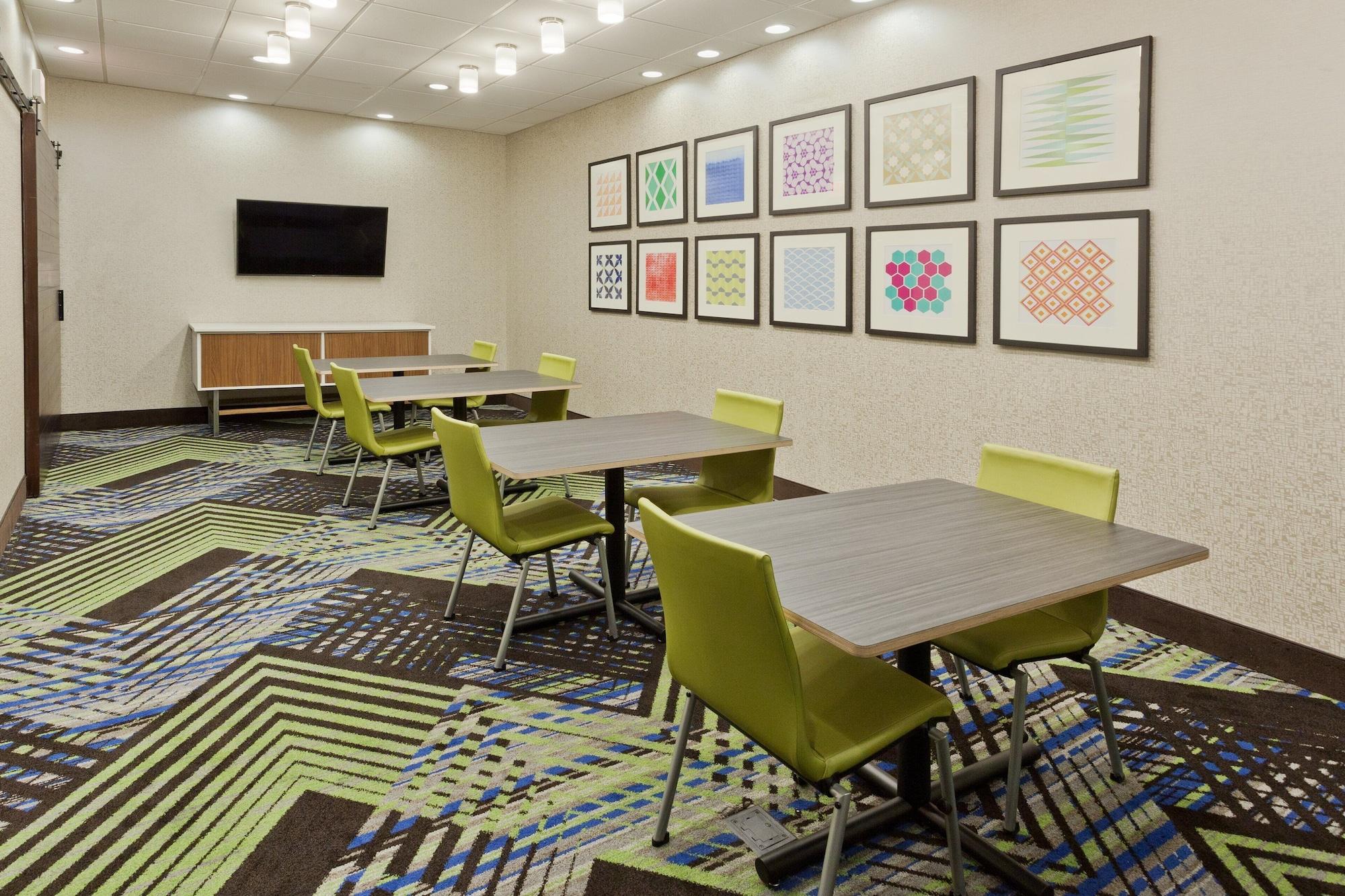 Sala de Reuniones Holiday Inn Express & Suites Fayetteville by IHG