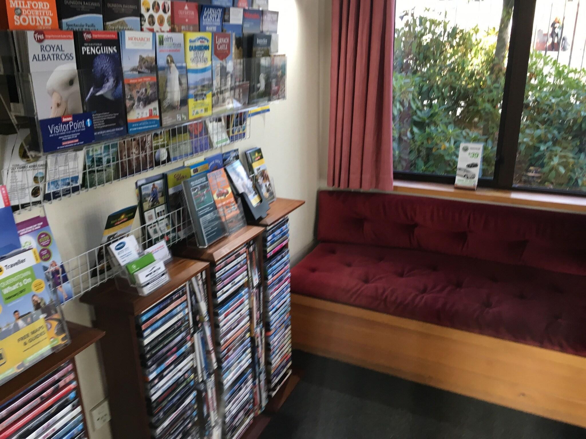 Vista Lobby Allan Court Motel